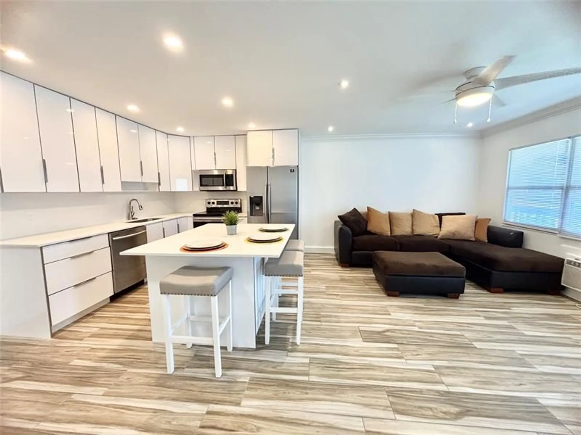 Property Slideshow image 4 of 70 | 279 oakridge p # 279, Deerfield Beach, FL, 33442