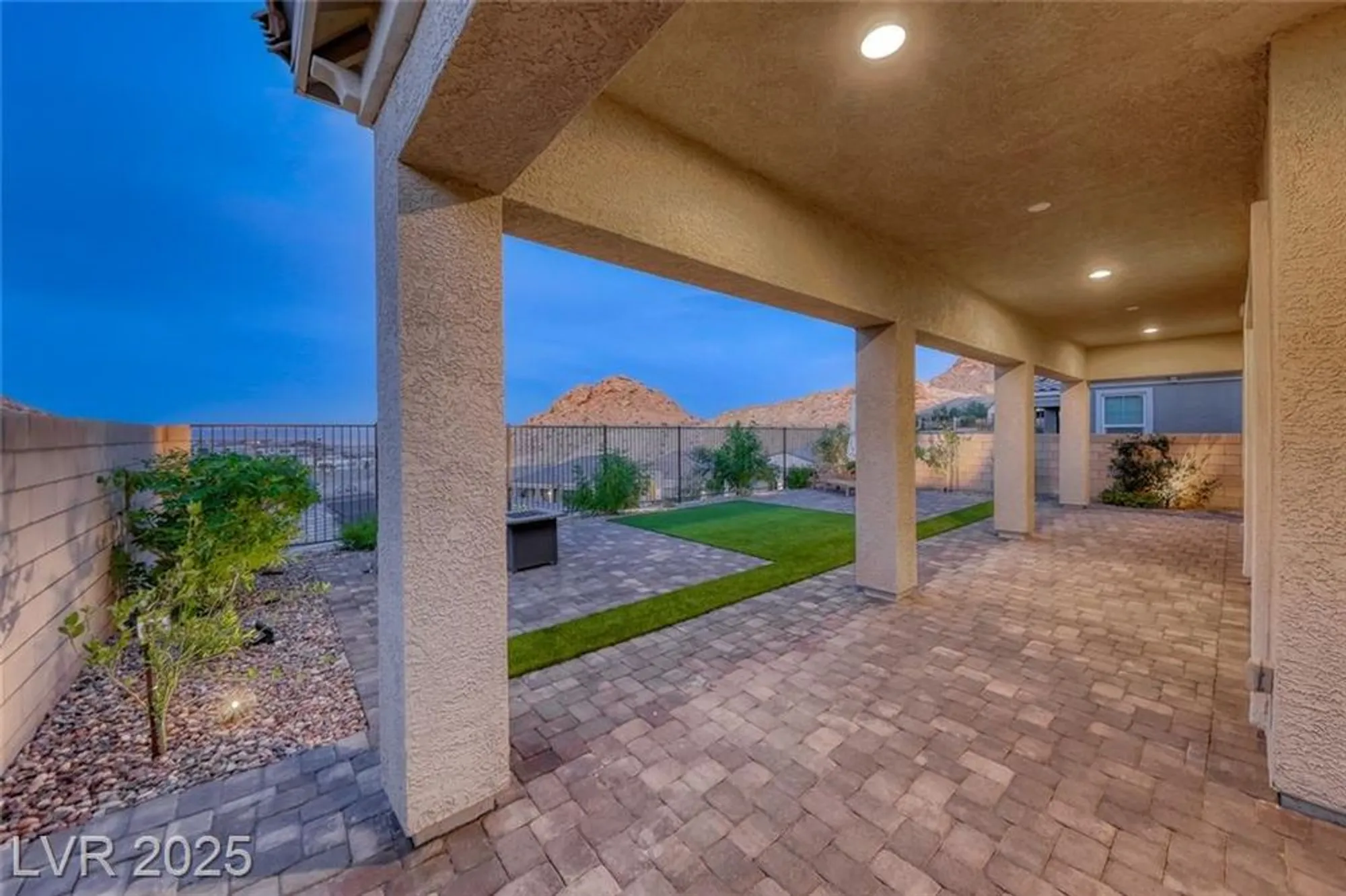 Property Slideshow image 43 of 78 | 32 tatahatso point st, Henderson, NV, 89011
