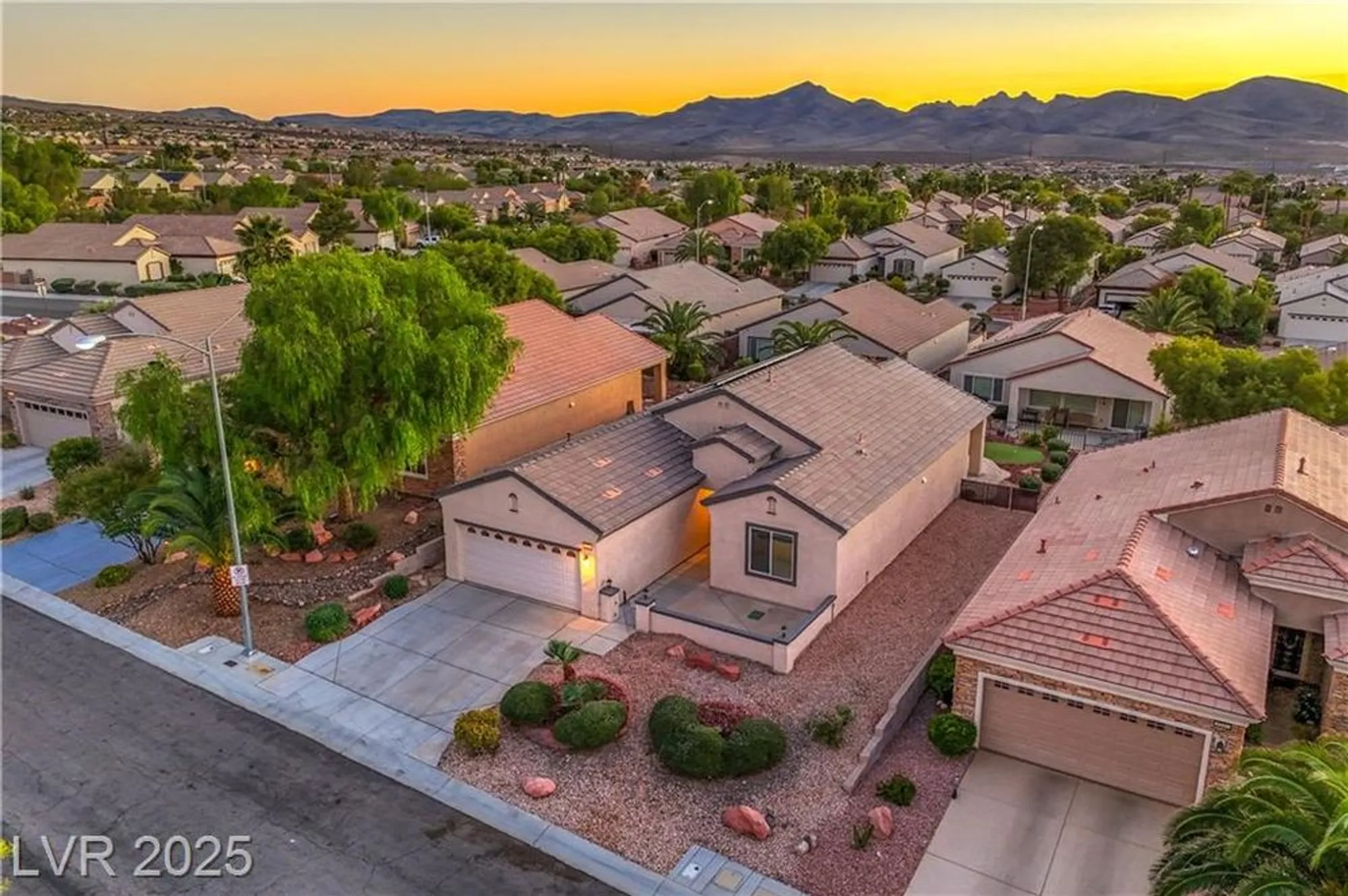 Property Slideshow image 38 of 62 | 2331 meteor shower st, Henderson, NV, 89044