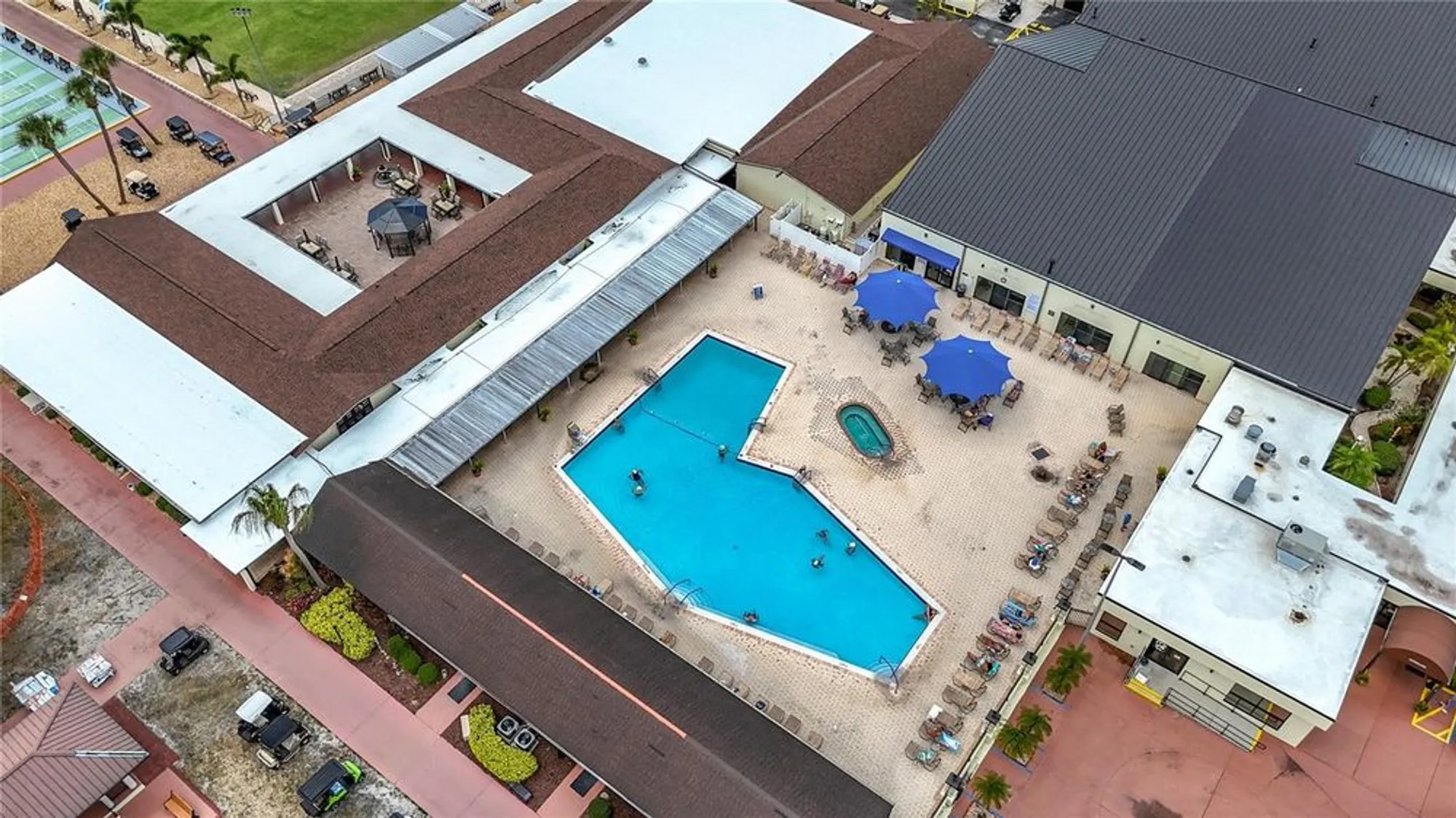 Property Slideshow image 37 of 41 | 904 desert hills dr, Sun City Center, FL, 33573