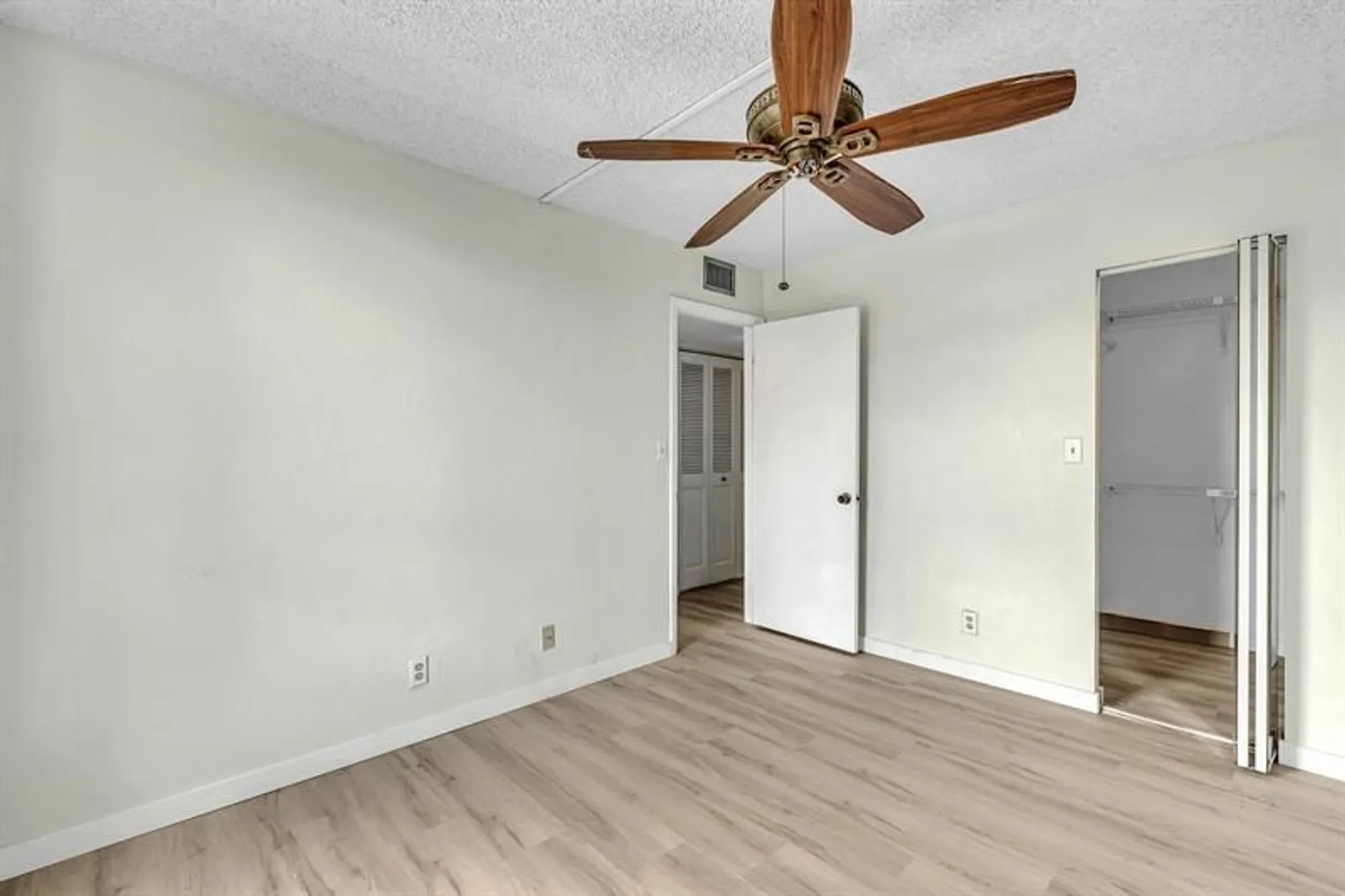 Property Slideshow image 28 of 48 | 6351 n university dr 324, Tamarac, FL, 33321