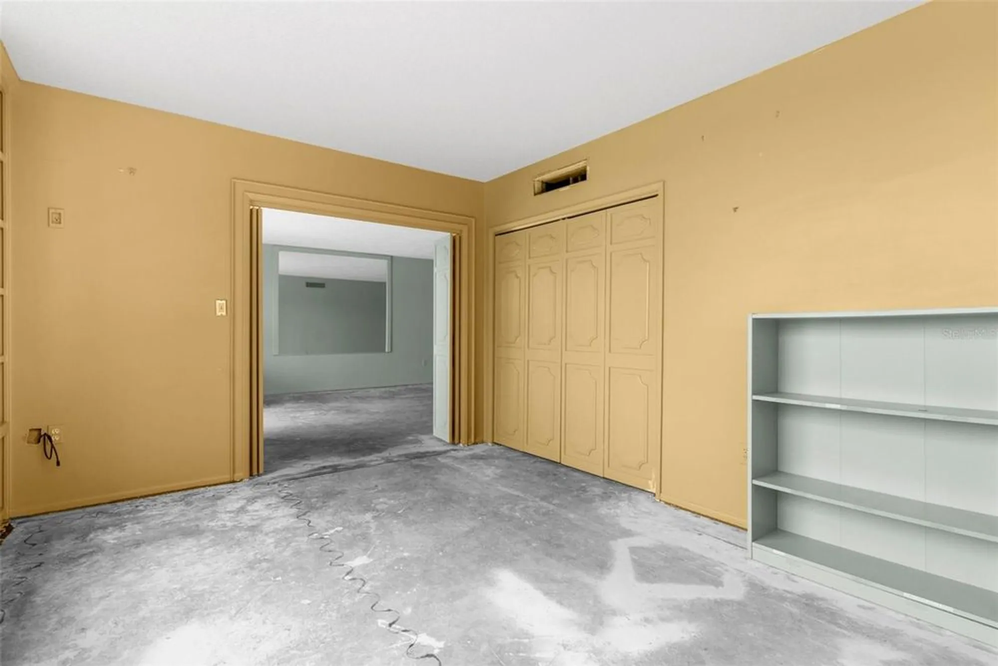 Property Slideshow image 10 of 23 | 7461 w country club dr 310, Sarasota, FL, 34243