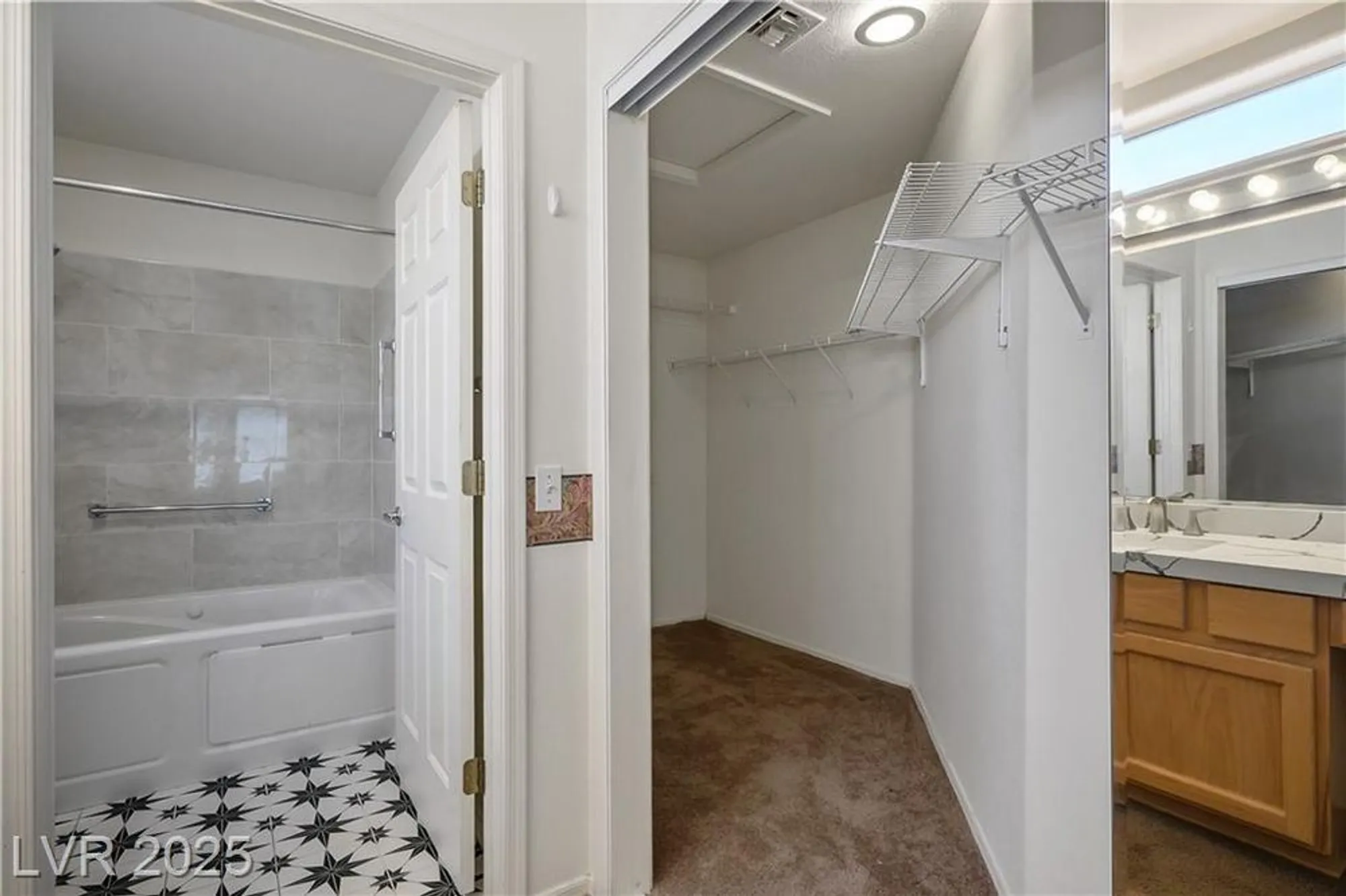 Property Slideshow image 19 of 74 | 10505 linden wood ct, Las Vegas, NV, 89134