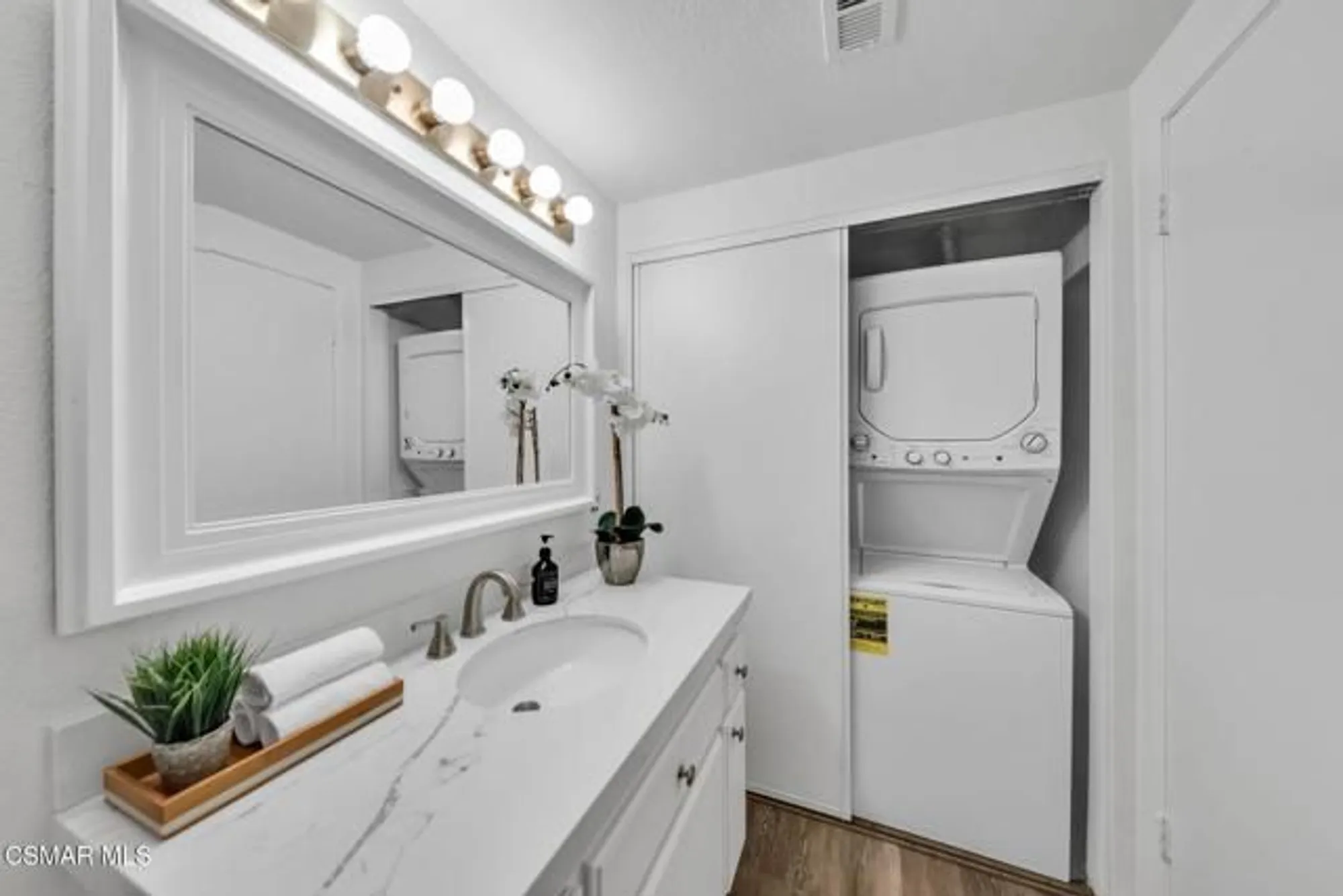 Property Slideshow image 26 of 52 | 224 oakleaf dr apt 102, Thousand Oaks, CA, 91360