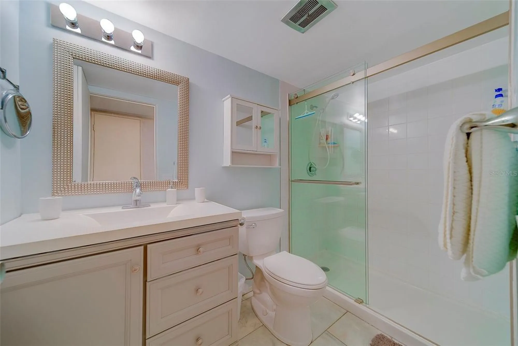 Property Slideshow image 22 of 55 | 2433 brazilia dr apt 5, Clearwater, FL, 33763