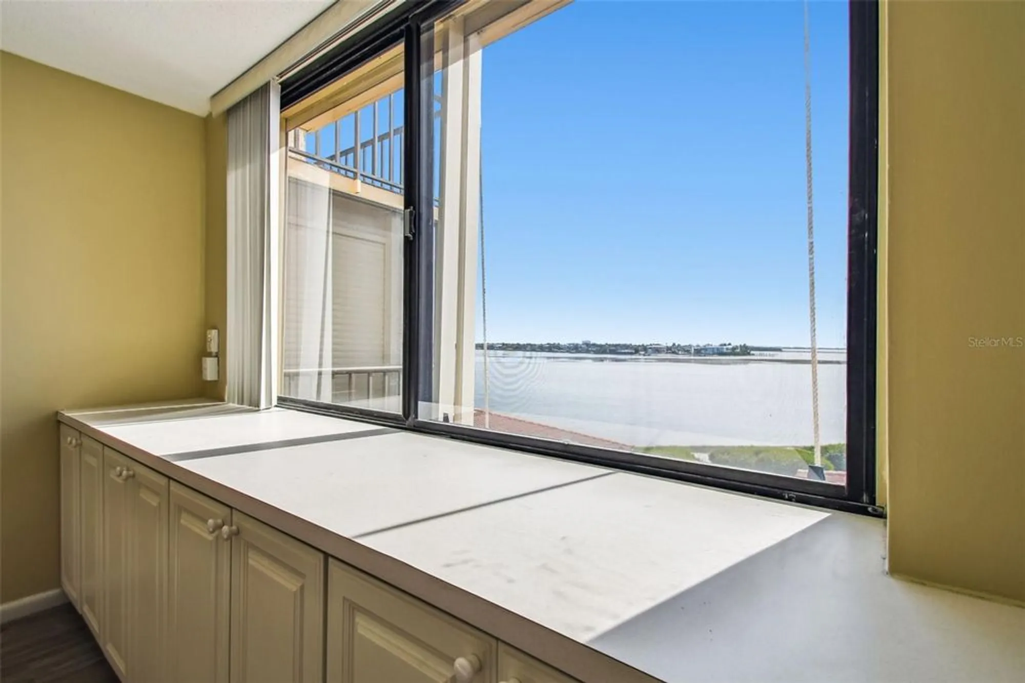Property Slideshow image 11 of 49 | 6104 palma del mar blvd s apt 402, St Petersburg, FL, 33715