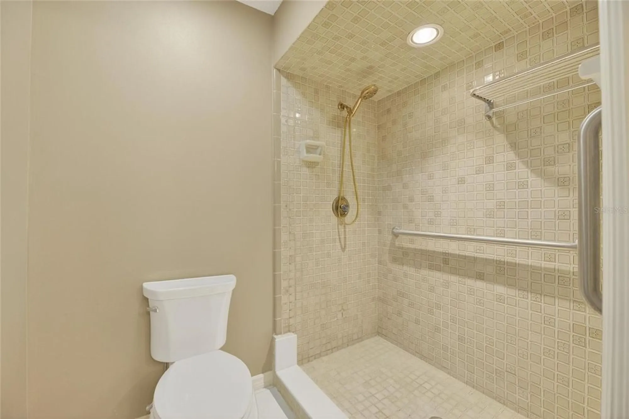 Property Slideshow image 40 of 79 | 2007 east view dr, Sun City Center, FL, 33573