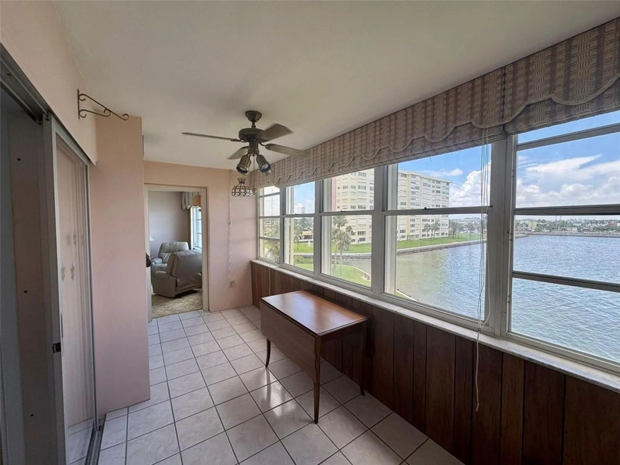 Property Slideshow image 23 of 51 | 4775 cove cir apt 403, St Petersburg, FL, 33708