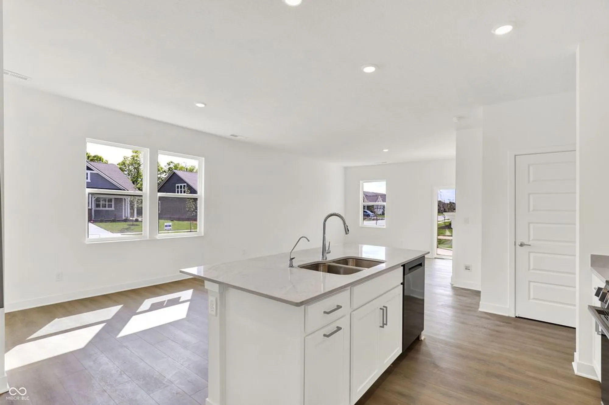 Property Slideshow image 8 of 44 | 5363 foxley park ln, Avon, IN, 46123