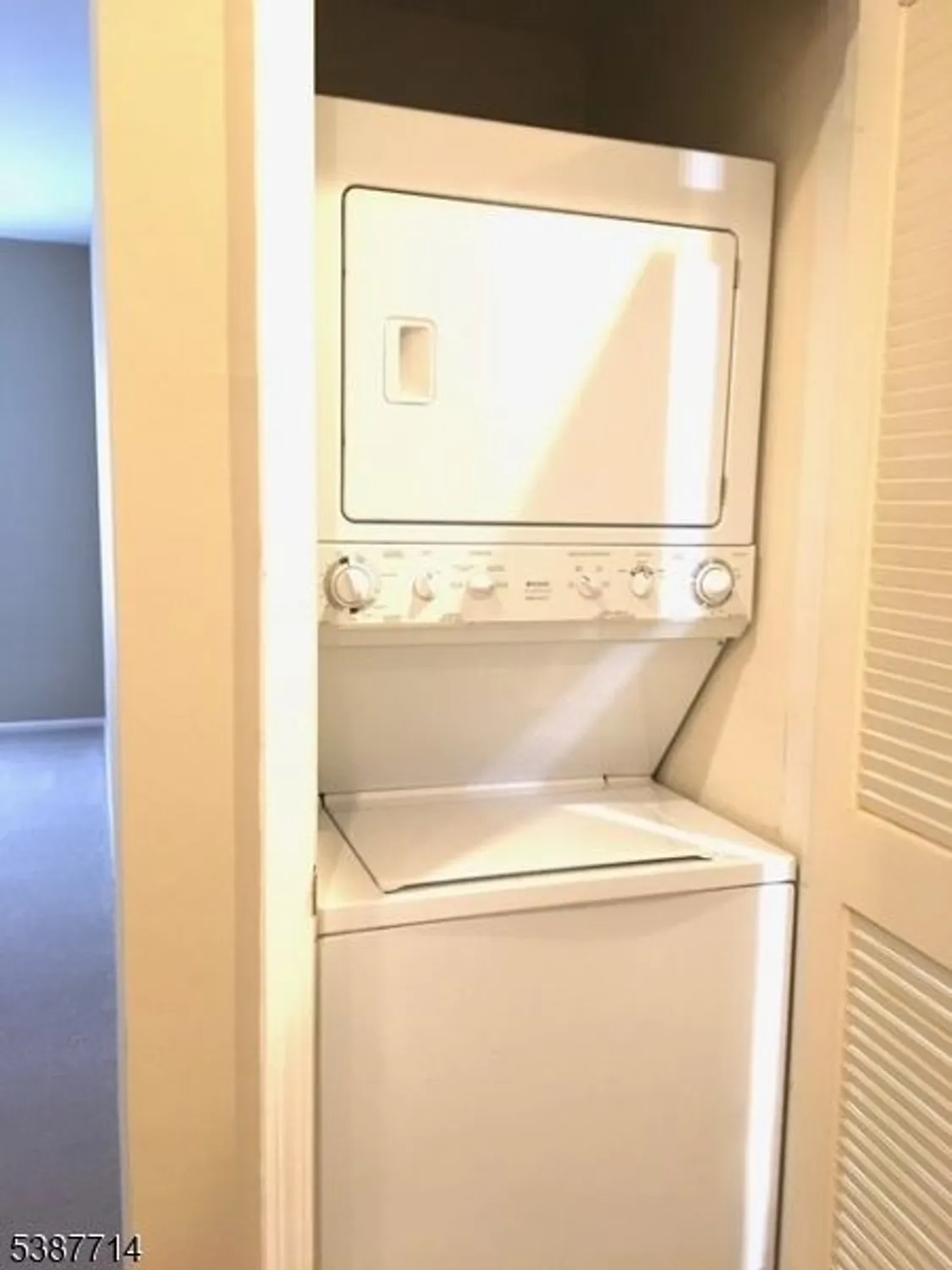 Property Slideshow image 7 of 12 | 4 richmond rd apt 112 112, West Milford, NJ, 07480