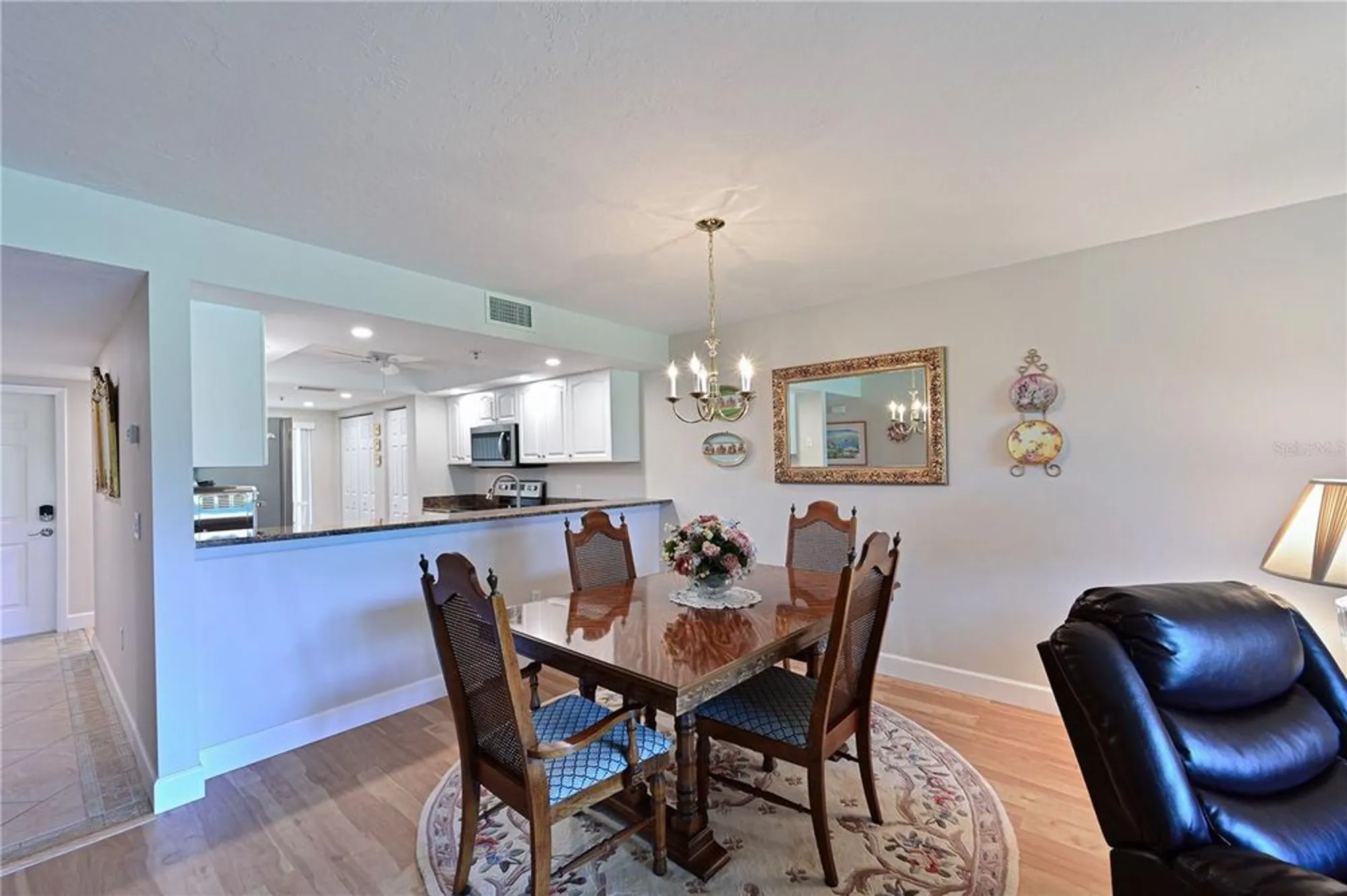Property Slideshow image 13 of 70 | 6904 drewrys blf apt 803, Bradenton, FL, 34203