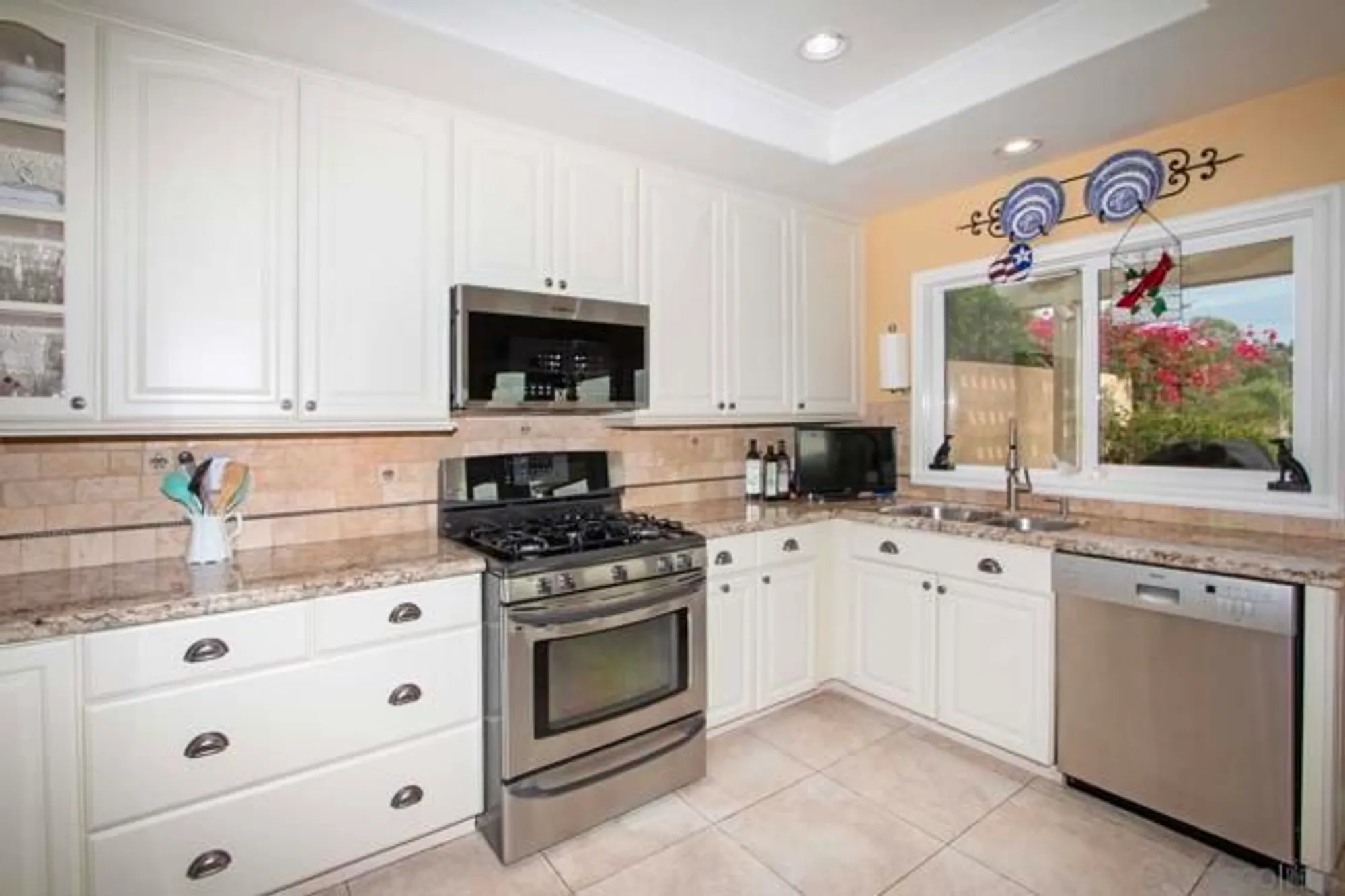 Property Slideshow image 19 of 48 | 17639 caminito hercuba, San Diego, CA, 92128