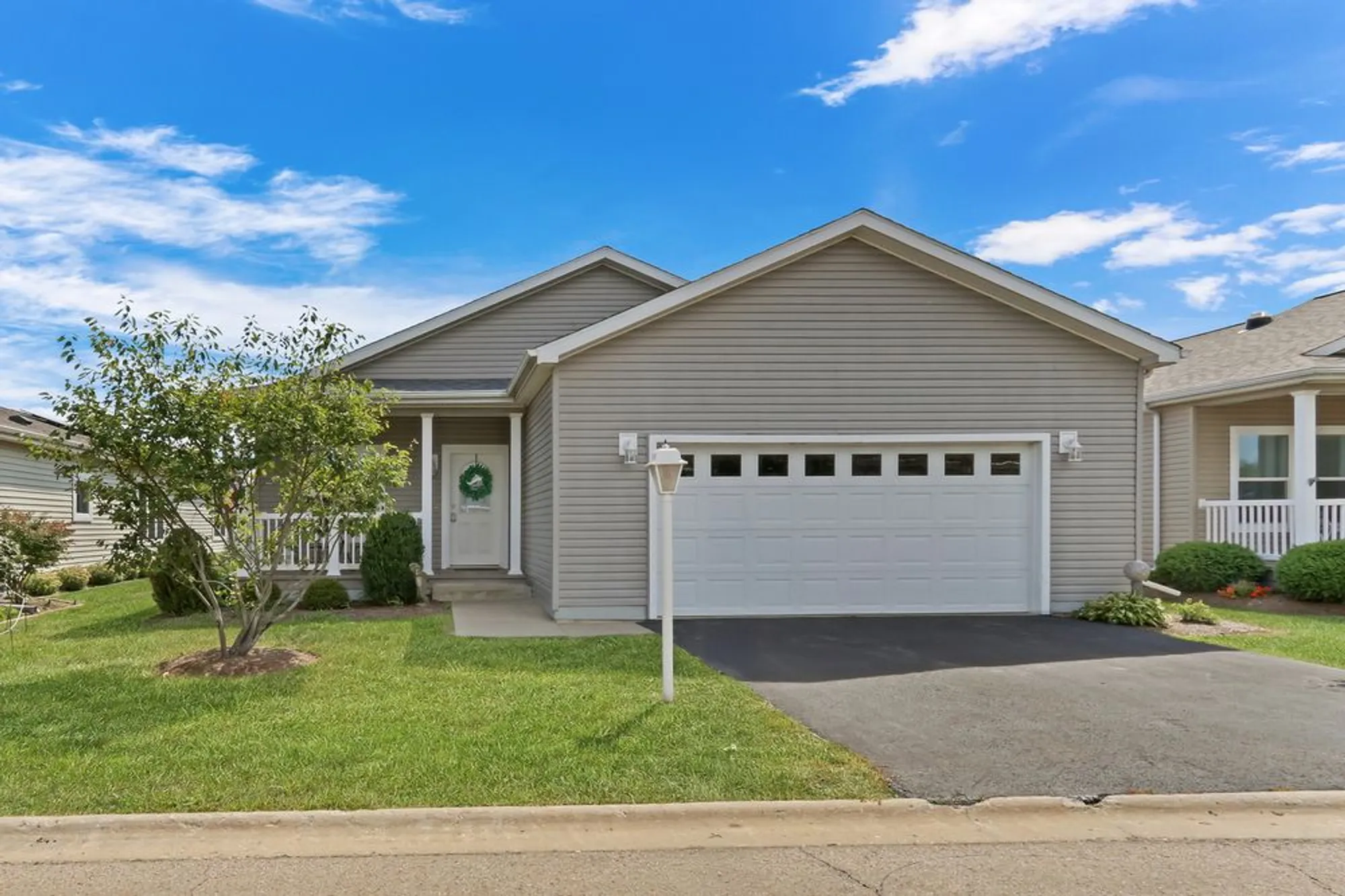 Property Slideshow image 1 of 24 | 305 legacy ct, Grayslake, IL, 60030