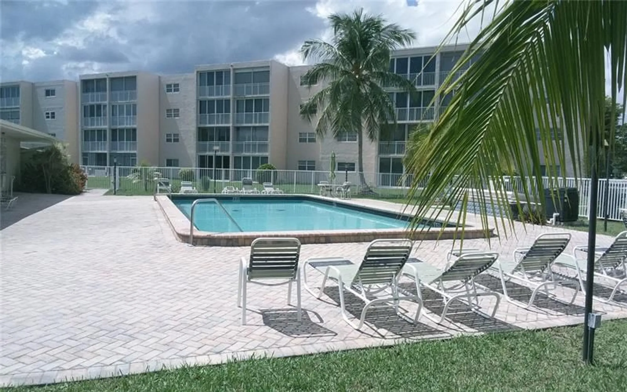 Property Slideshow image 1 of 21 | 206 se 10th st 302, Dania Beach, FL, 33004