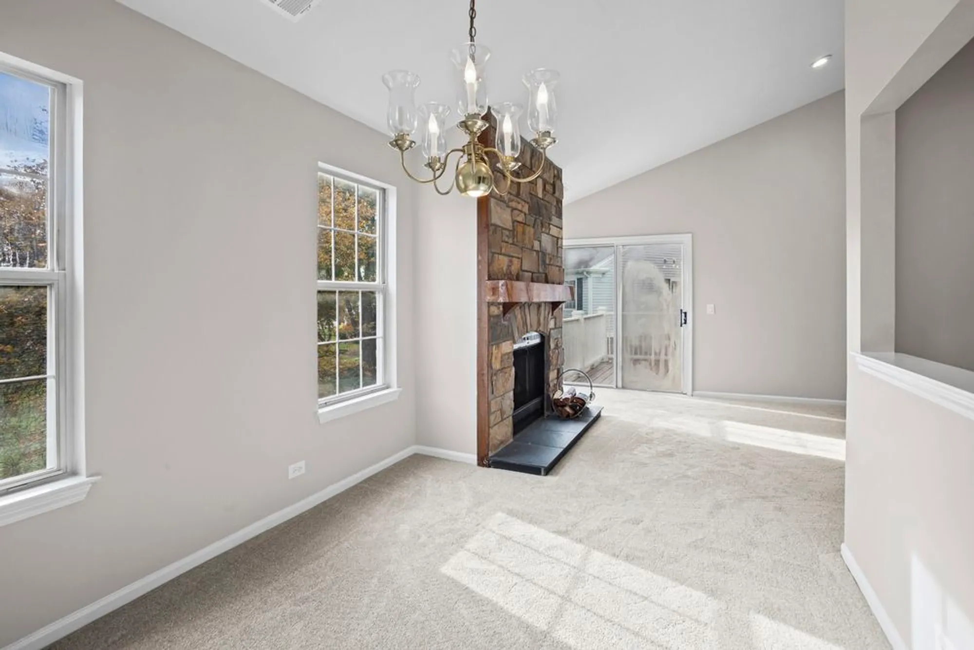 Property Slideshow image 7 of 23 | 109 rob roy ln c, Prospect Heights, IL, 60070