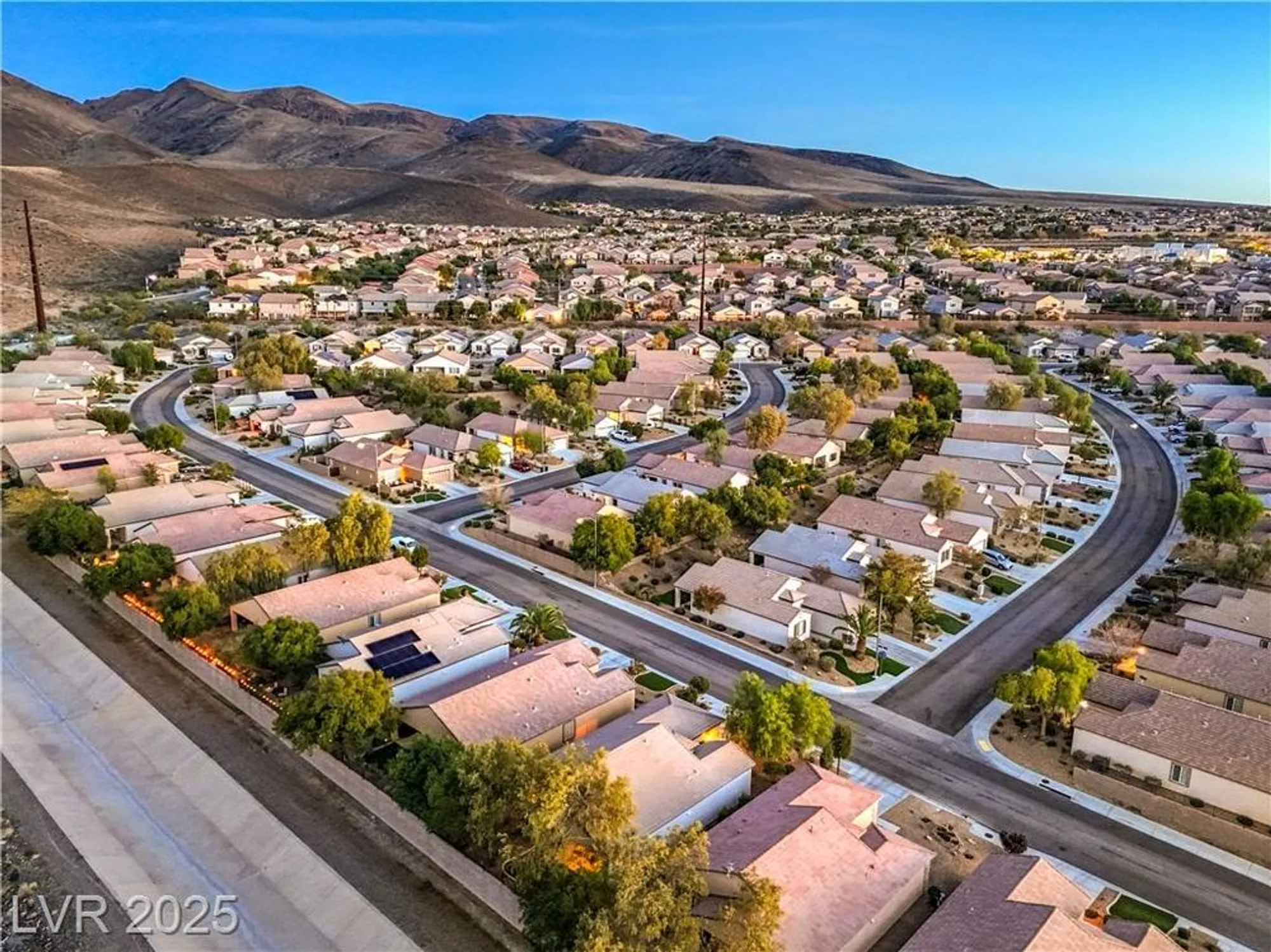 Property Slideshow image 17 of 42 | 2314 jada dr, Henderson, NV, 89044