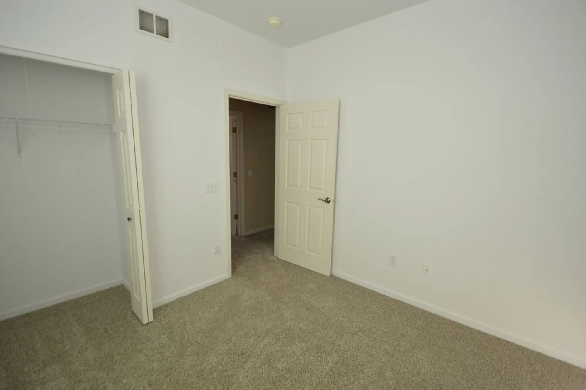 Property Slideshow image 18 of 27 | 733 s mecosta ln, Romeoville, IL, 60446