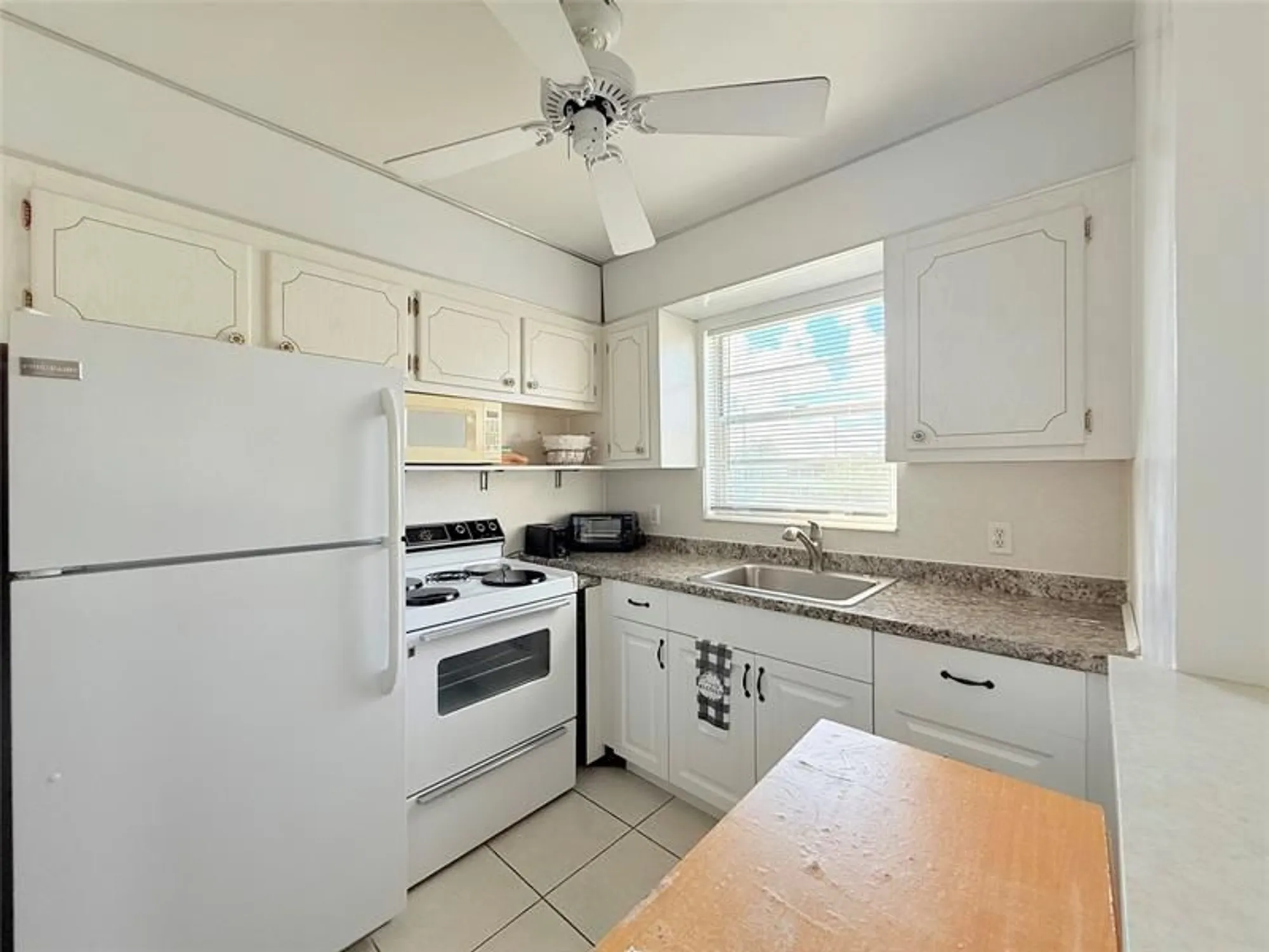 Property Slideshow image 9 of 34 | 204 oakridge m # 204, Deerfield Beach, FL, 33442