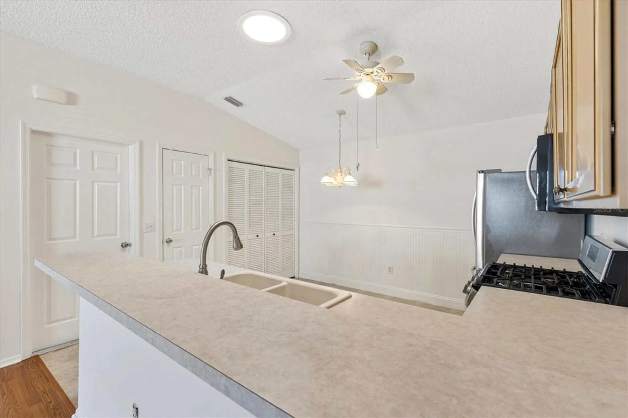 Property Slideshow image 21 of 33 | 428 canterbury ct, The Villages, FL, 32162