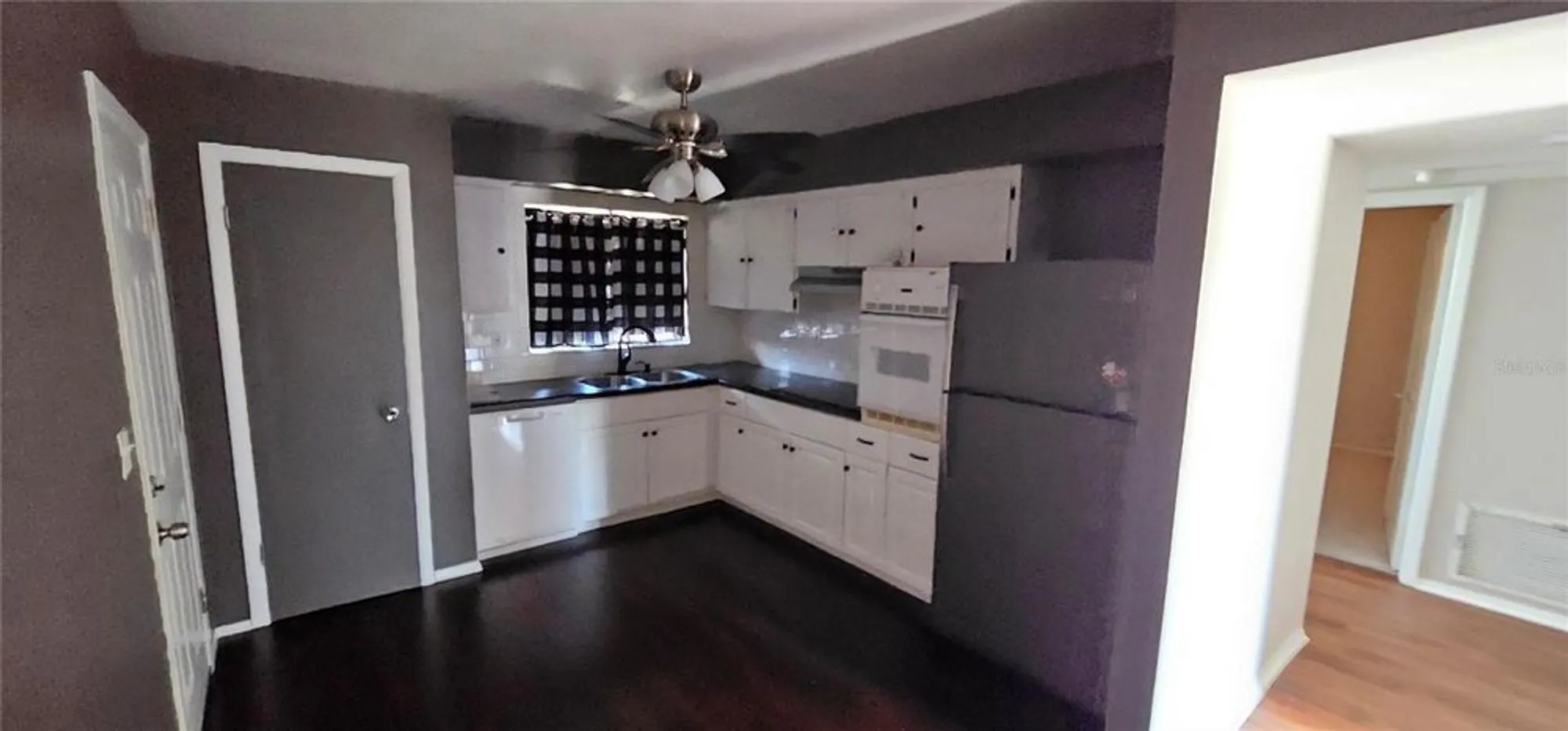 Property Slideshow image 10 of 38 | 1507 n lake dr, Sun City Center, FL, 33573