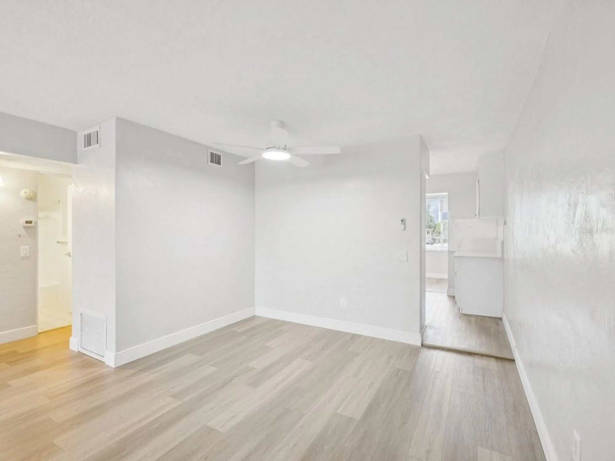 Property Slideshow image 10 of 65 | 2433 brazilia dr apt 43, Clearwater, FL, 33763