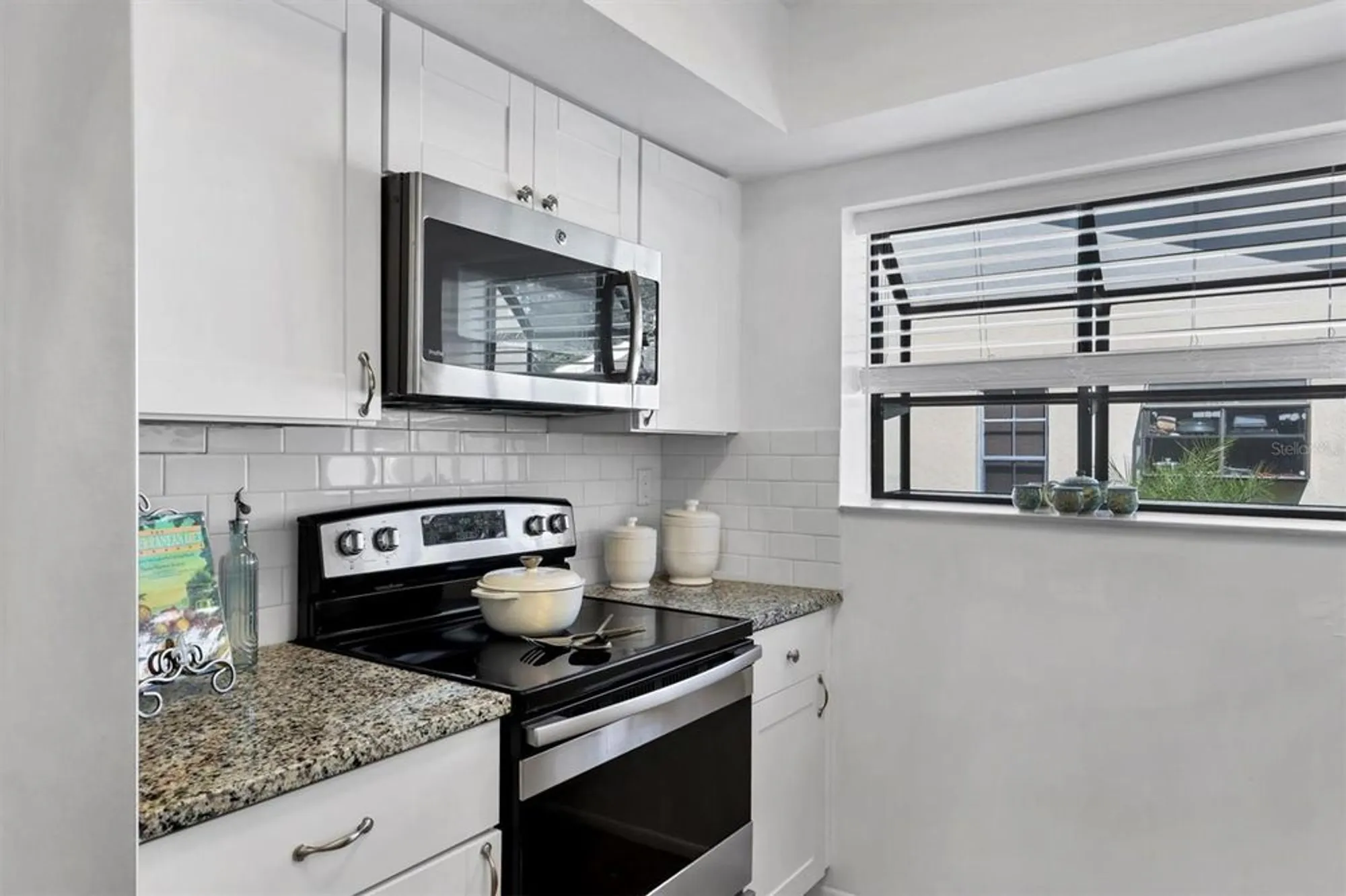 Property Slideshow image 11 of 44 | 4247 oakhurst cir 3033, Sarasota, FL, 34233