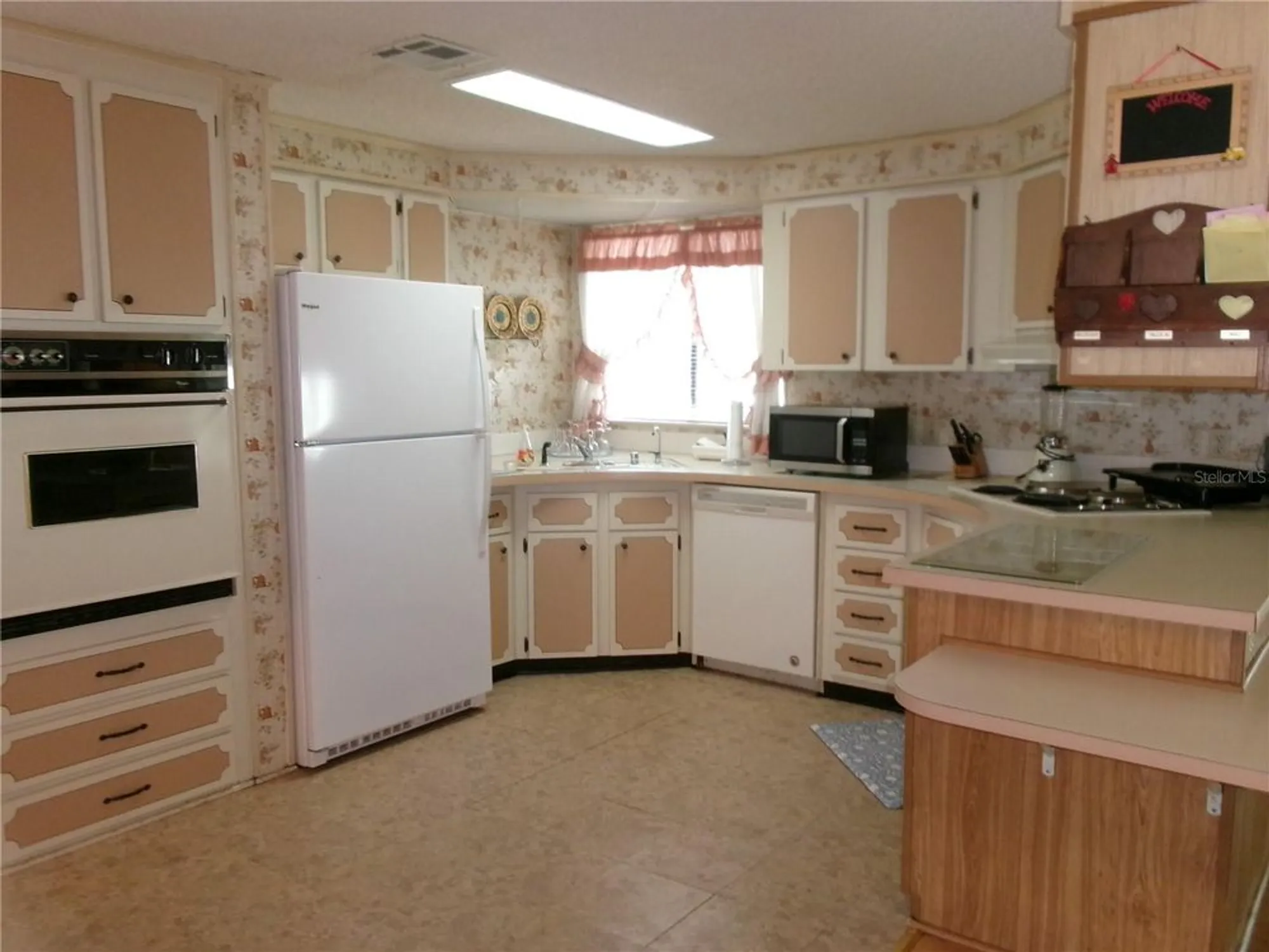 Property Slideshow image 4 of 63 | 1530 longbow dr, Lakeland, FL, 33810