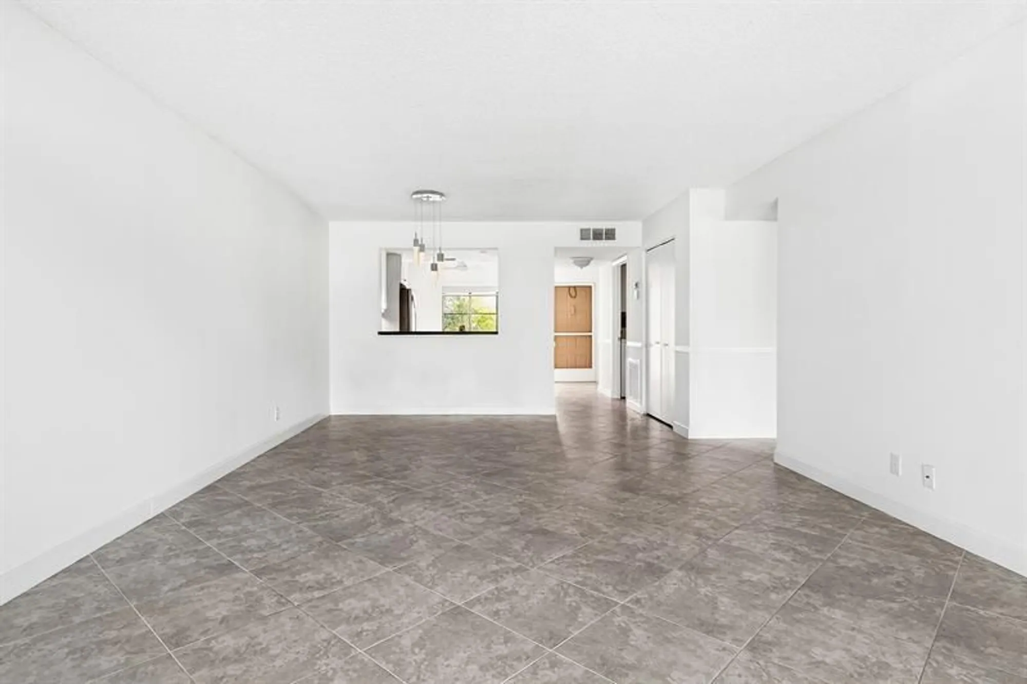 Property Slideshow image 10 of 38 | 5021 oak hill ln apt 115, Delray Beach, FL, 33484