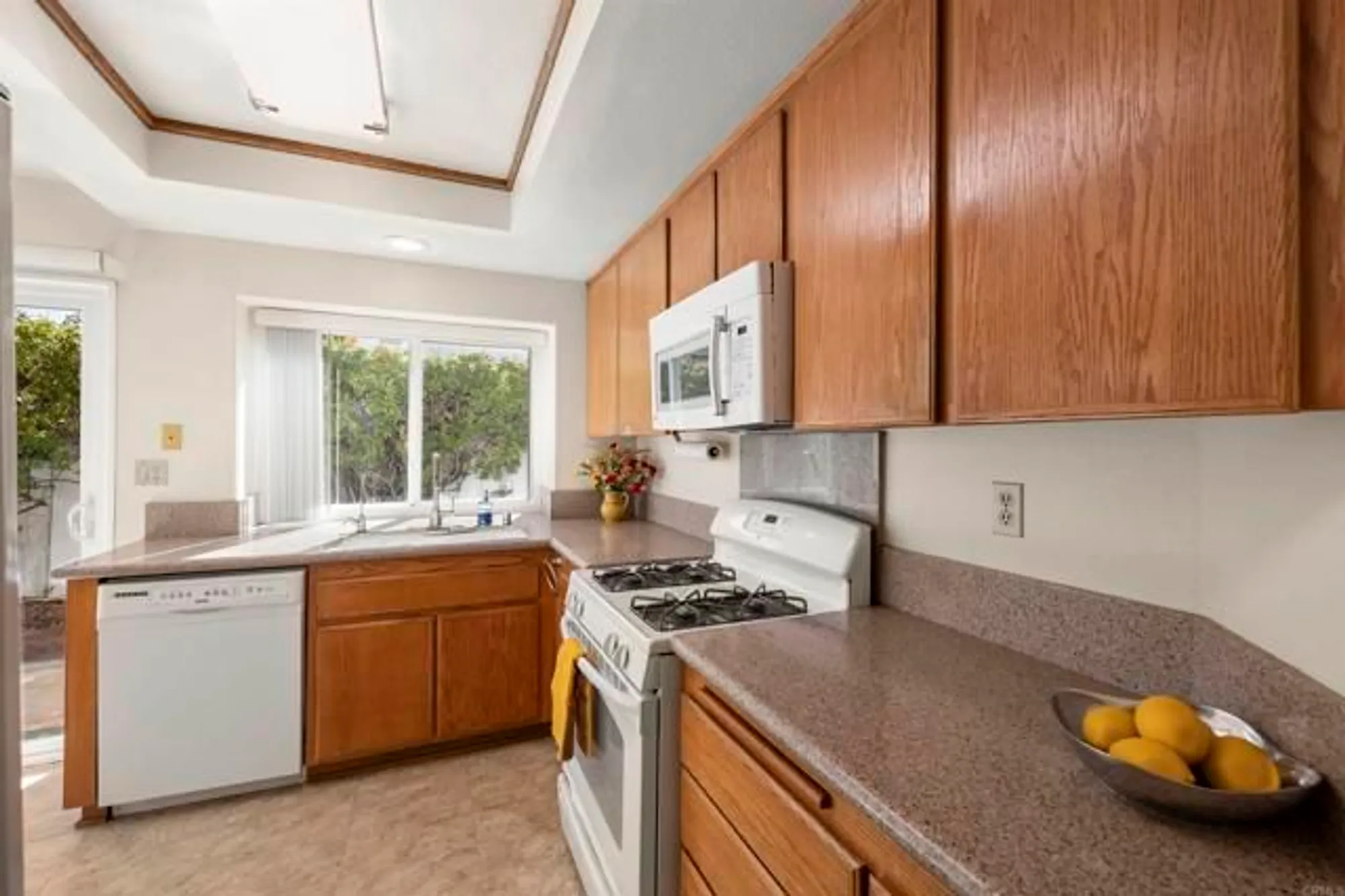 Property Slideshow image 13 of 51 | 4125 arcadia way, Oceanside, CA, 92056