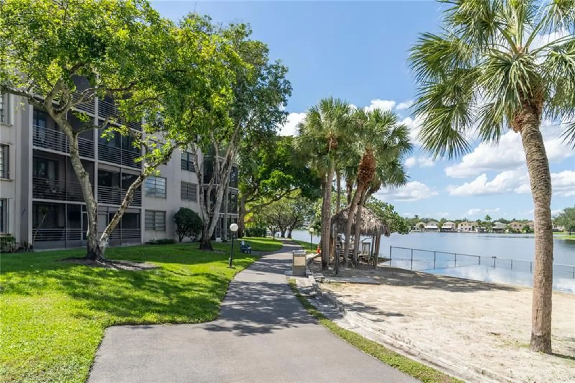 Property Slideshow image 6 of 19 | 1101 colony point cir 220, Pembroke Pines, FL, 33026