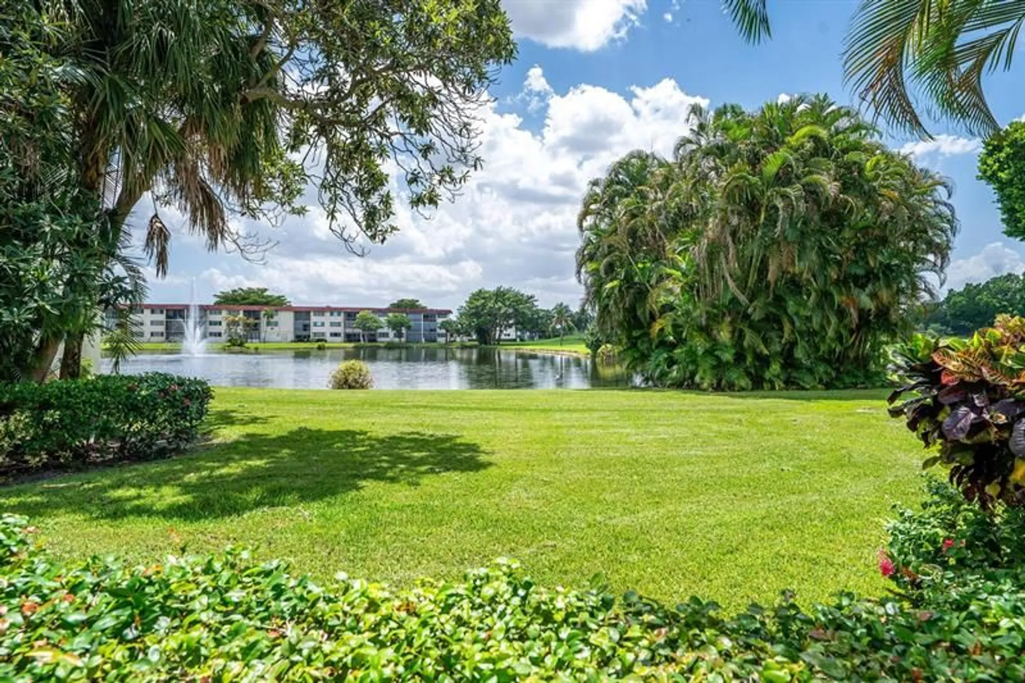 Property Slideshow image 7 of 61 | 9811 n hollybrook lake dr 308, Pembroke Pines, FL, 33025