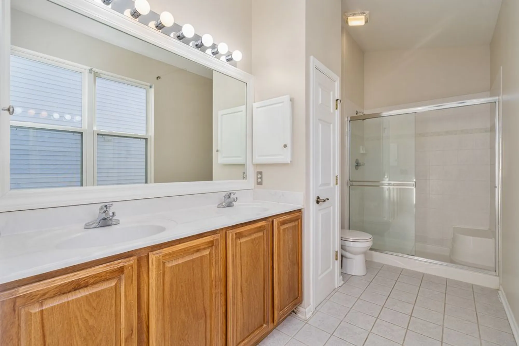 Property Slideshow image 18 of 39 | 1611 benzie cir, Romeoville, IL, 60446