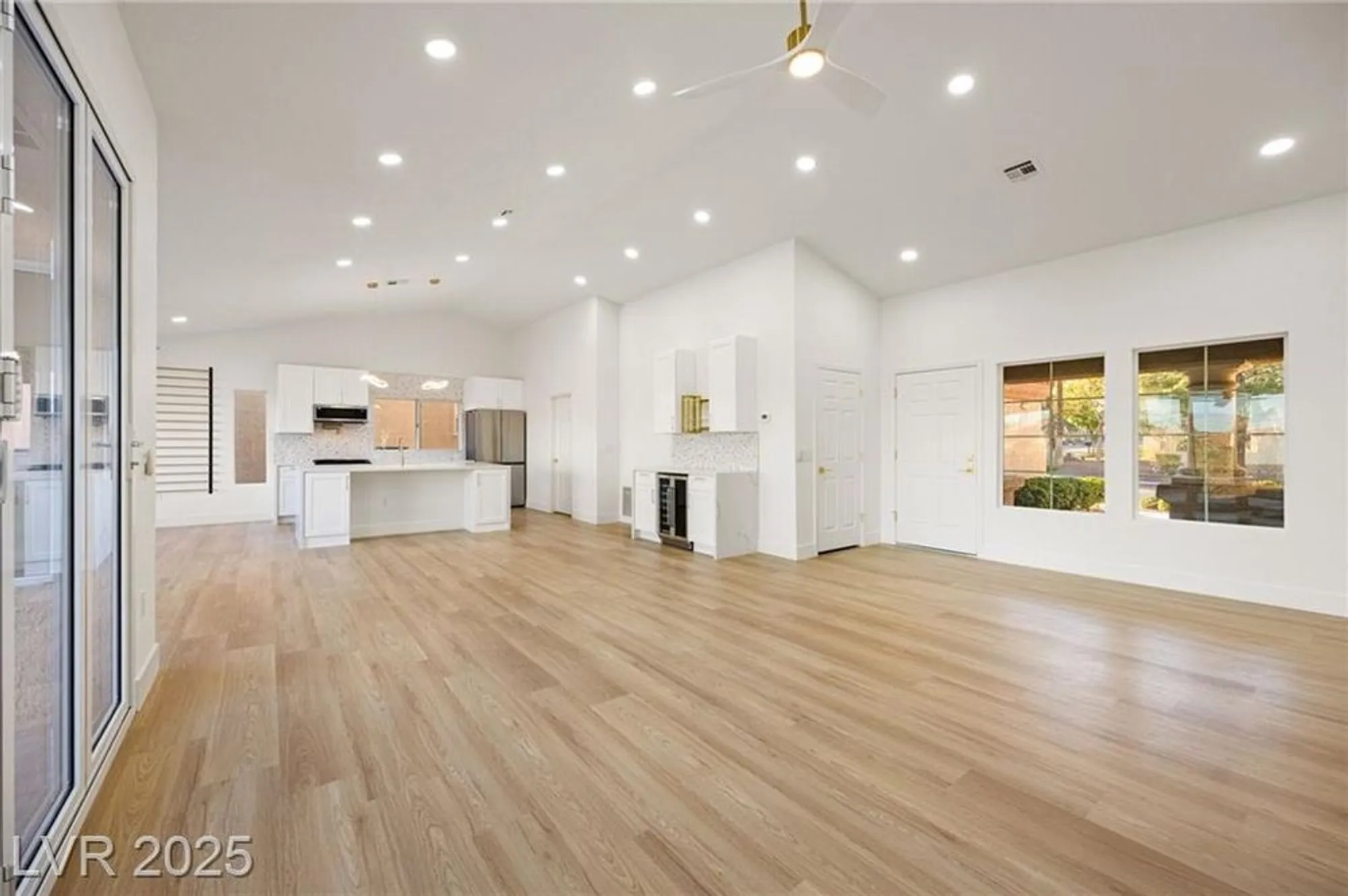 Property Slideshow image 3 of 44 | 2808 crown ridge dr, Las Vegas, NV, 89134