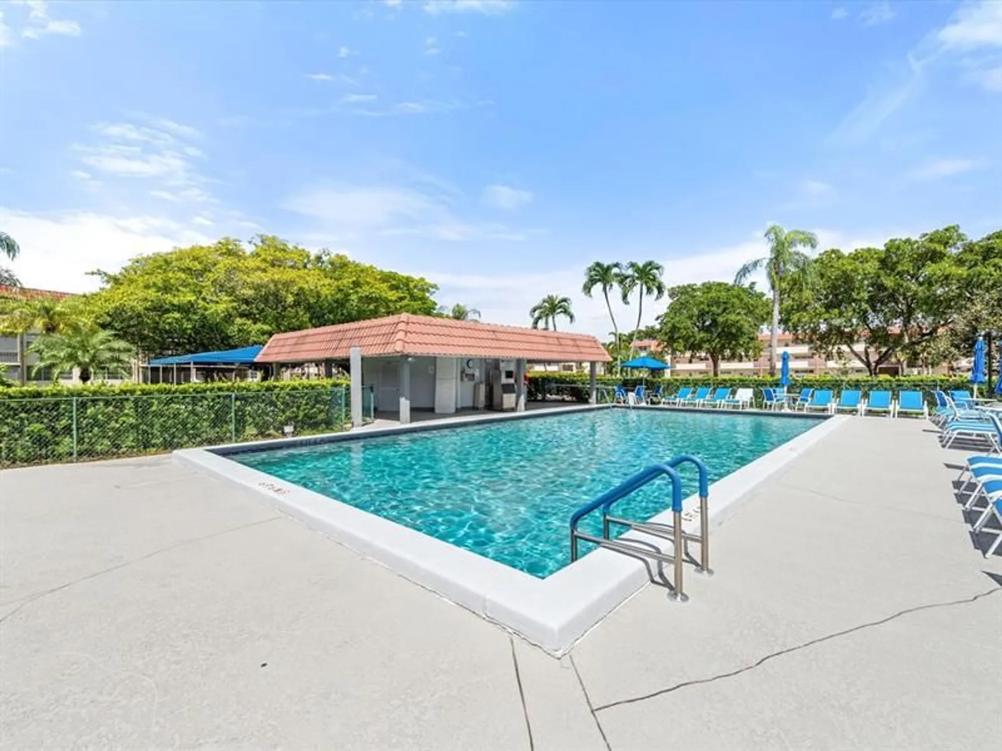 Property Slideshow image 23 of 42 | 9423 s hollybrook lake dr 309, Pembroke Pines, FL, 33025