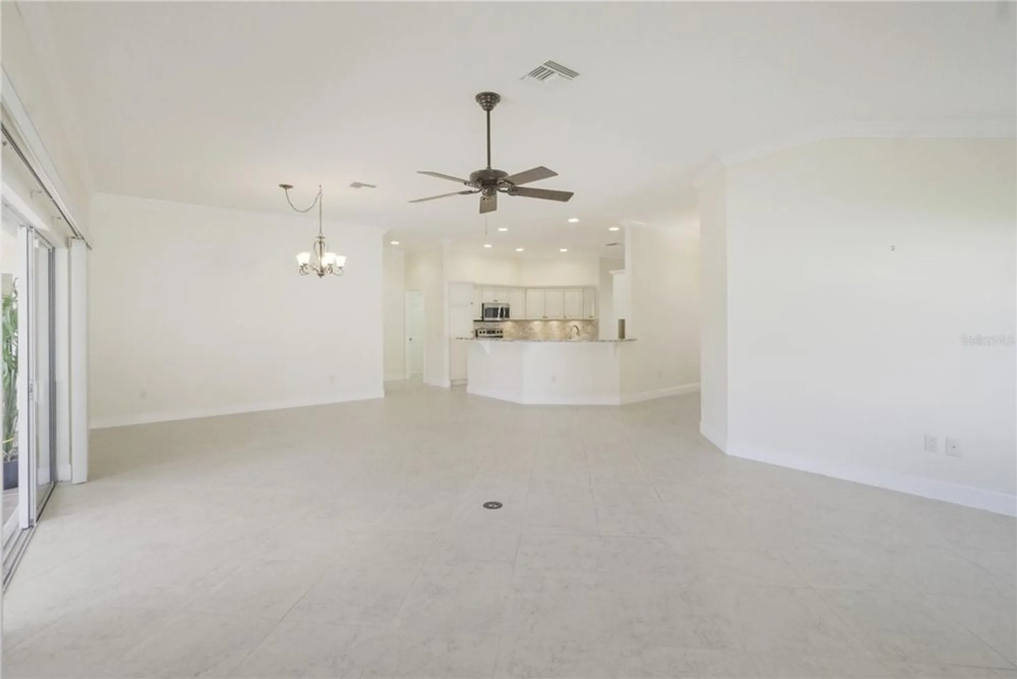 Property Slideshow image 14 of 44 | 445 society hill cir, The Villages, FL, 32162