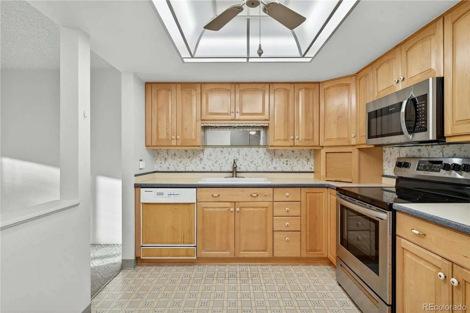Property Slideshow image 10 of 37 | 13800 e marina dr apt 104, Aurora, CO, 80014