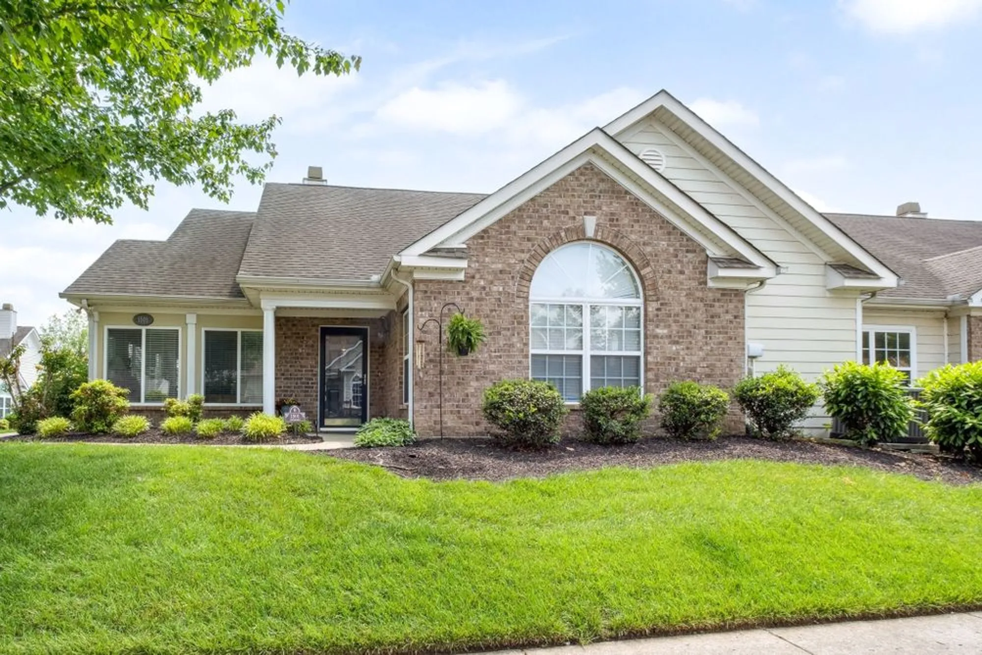 Property Slideshow image 1 of 32 | 825 s browns ln 1501, Gallatin, TN, 37066