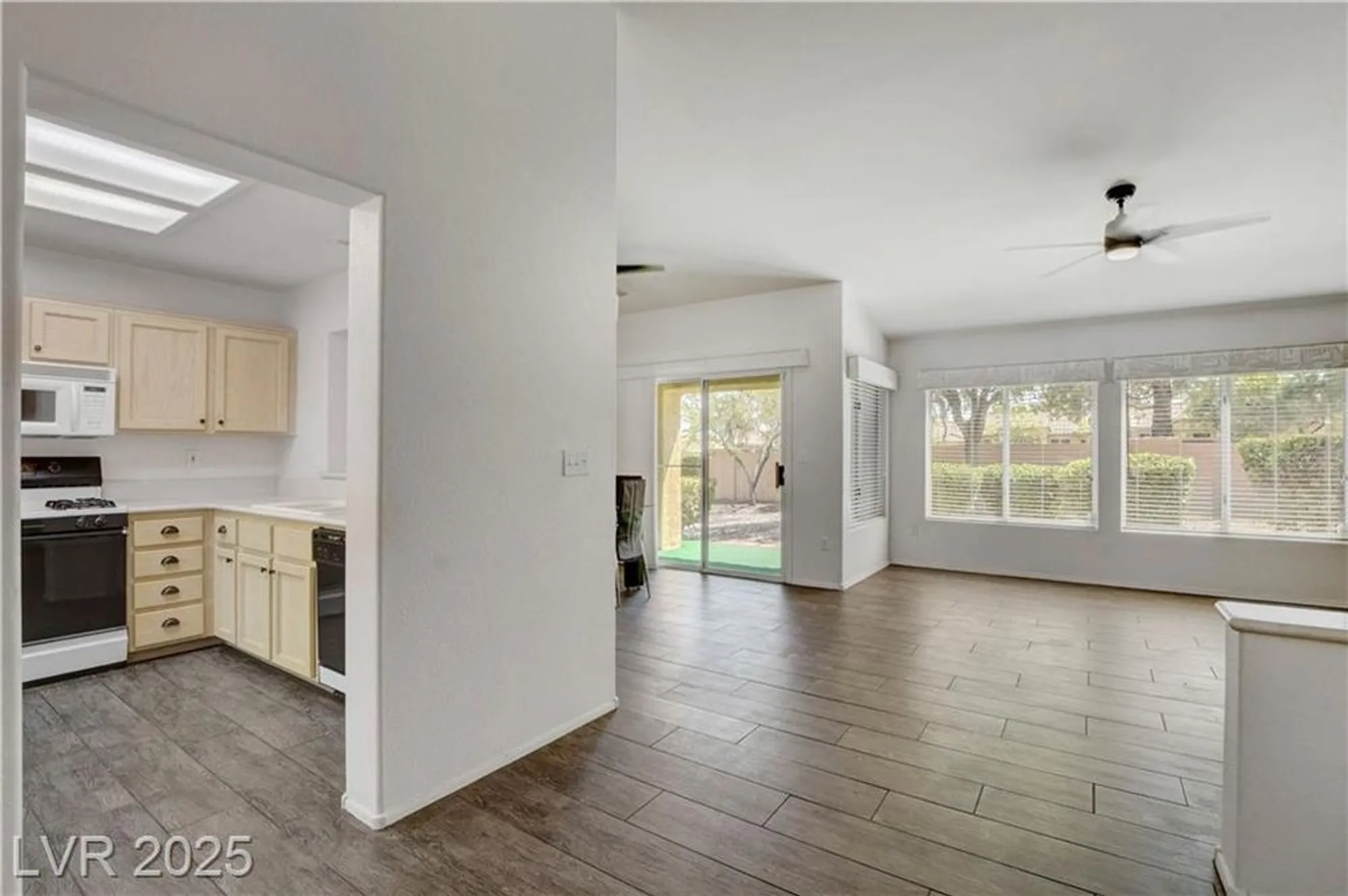 Property Slideshow image 10 of 58 | 9929 hemet dr, Las Vegas, NV, 89134