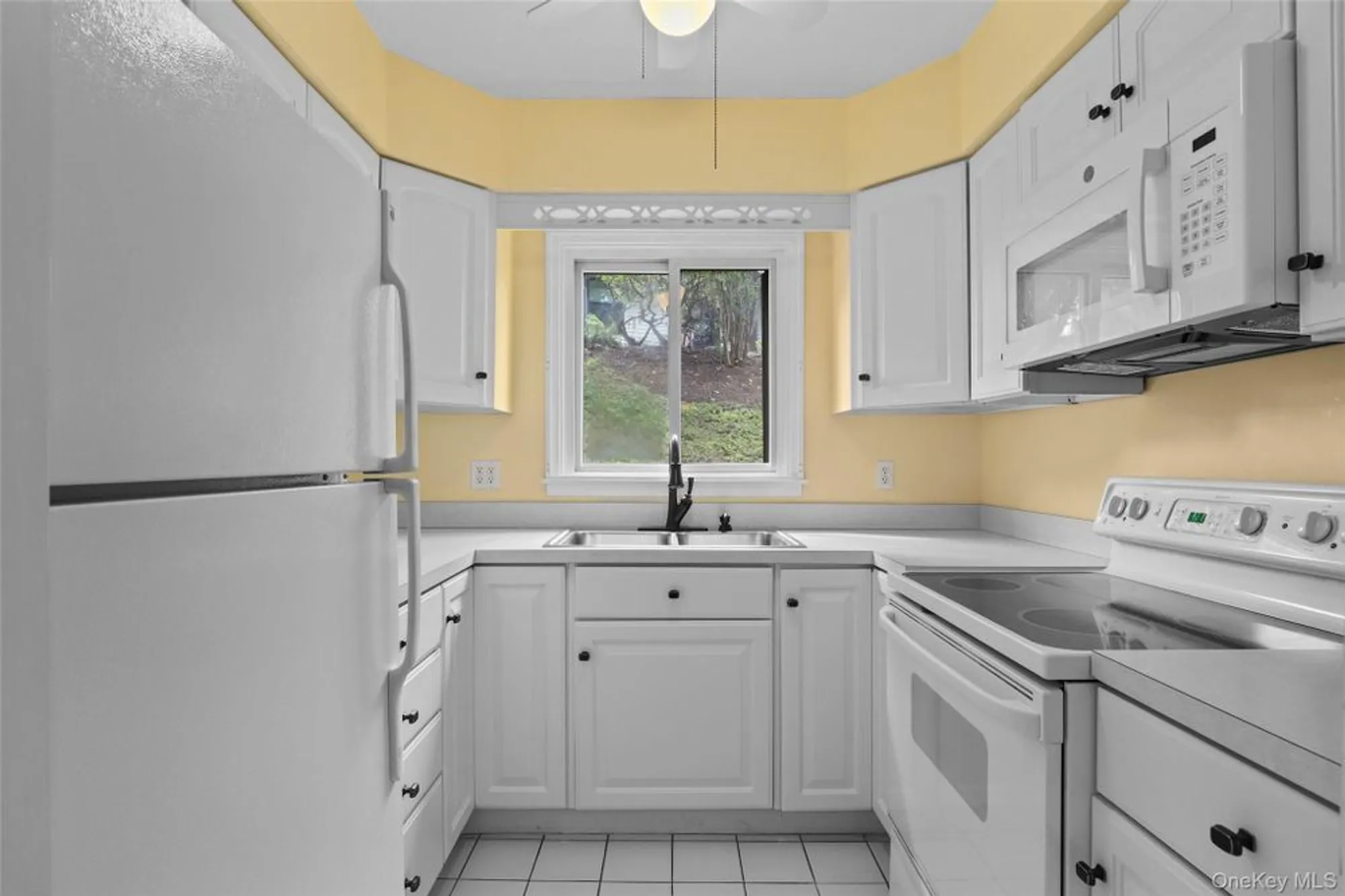 Property Slideshow image 4 of 24 | 2 hampton ct a, Yorktown Heights, NY, 10598