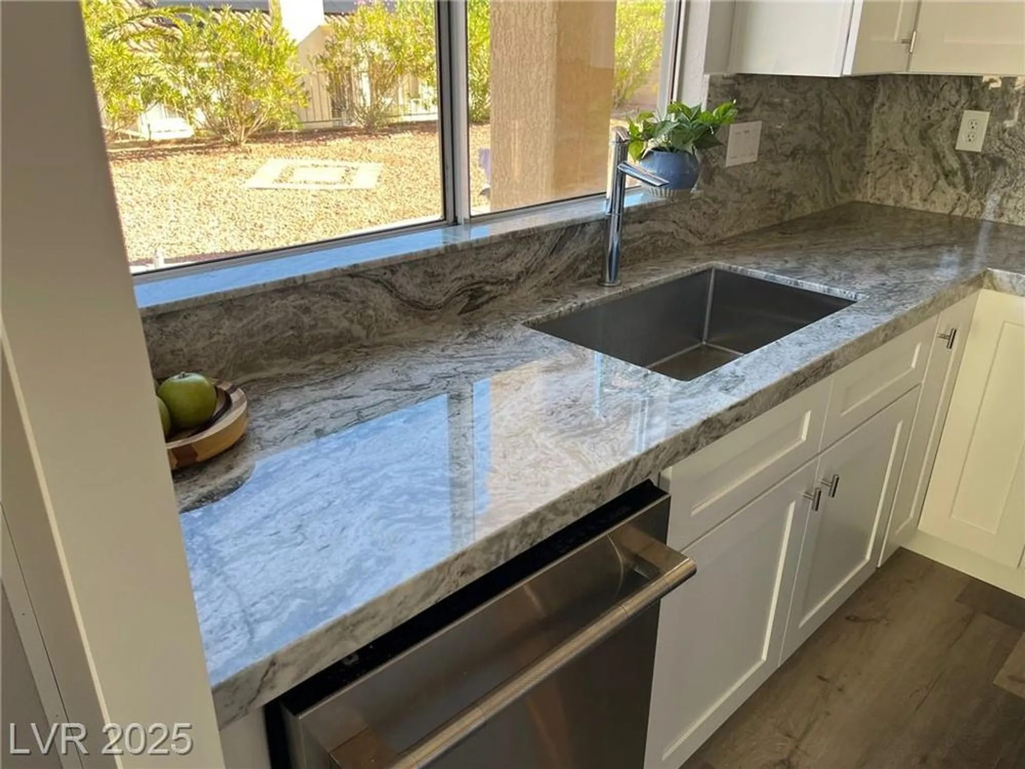 Property Slideshow image 15 of 39 | 2836 bluff point dr, Las Vegas, NV, 89134