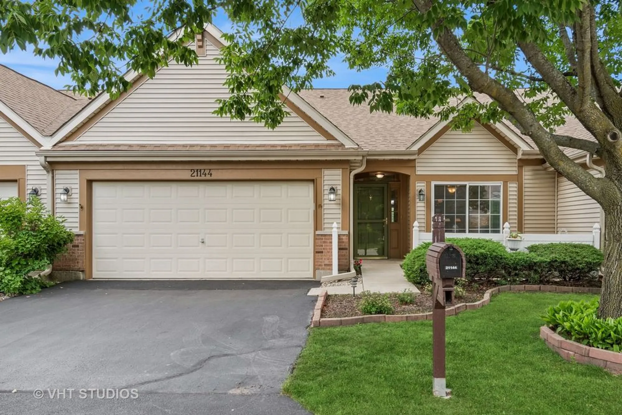 Property Slideshow image 2 of 52 | 21144 buckeye ct, Plainfield, IL, 60544