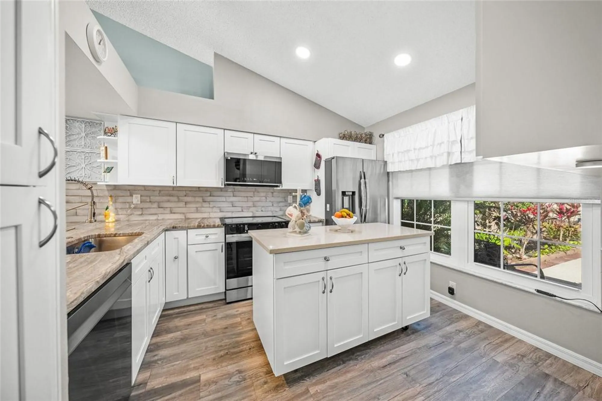 Property Slideshow image 14 of 51 | 5958 clubside dr, Sarasota, FL, 34243