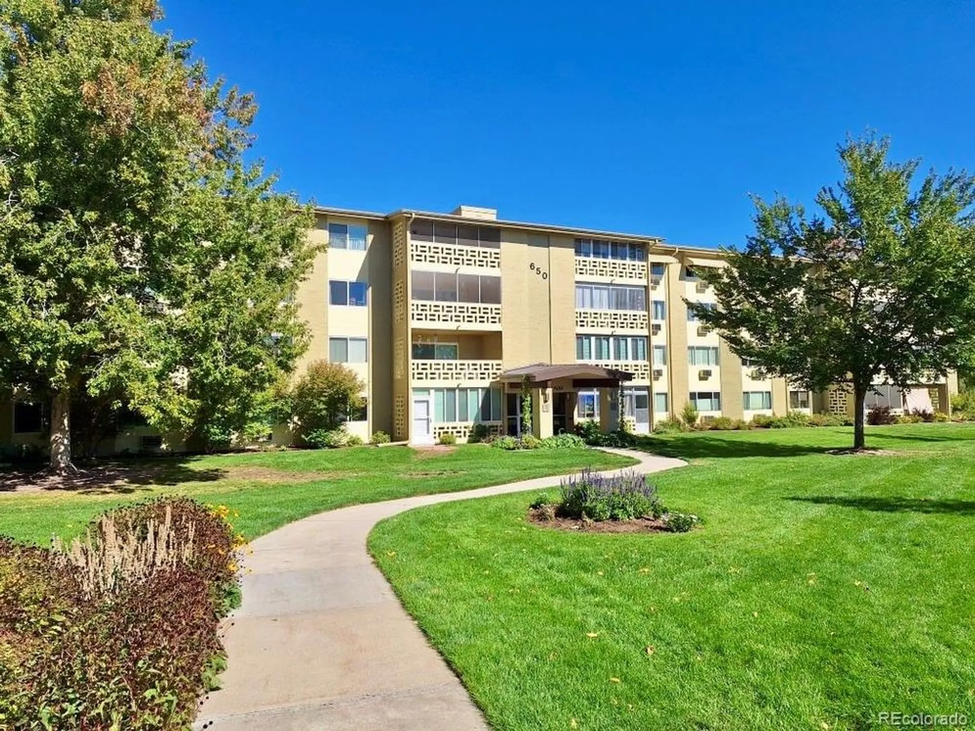 Property Slideshow image 2 of 31 | 650 s alton way apt 10c, Denver, CO, 80247