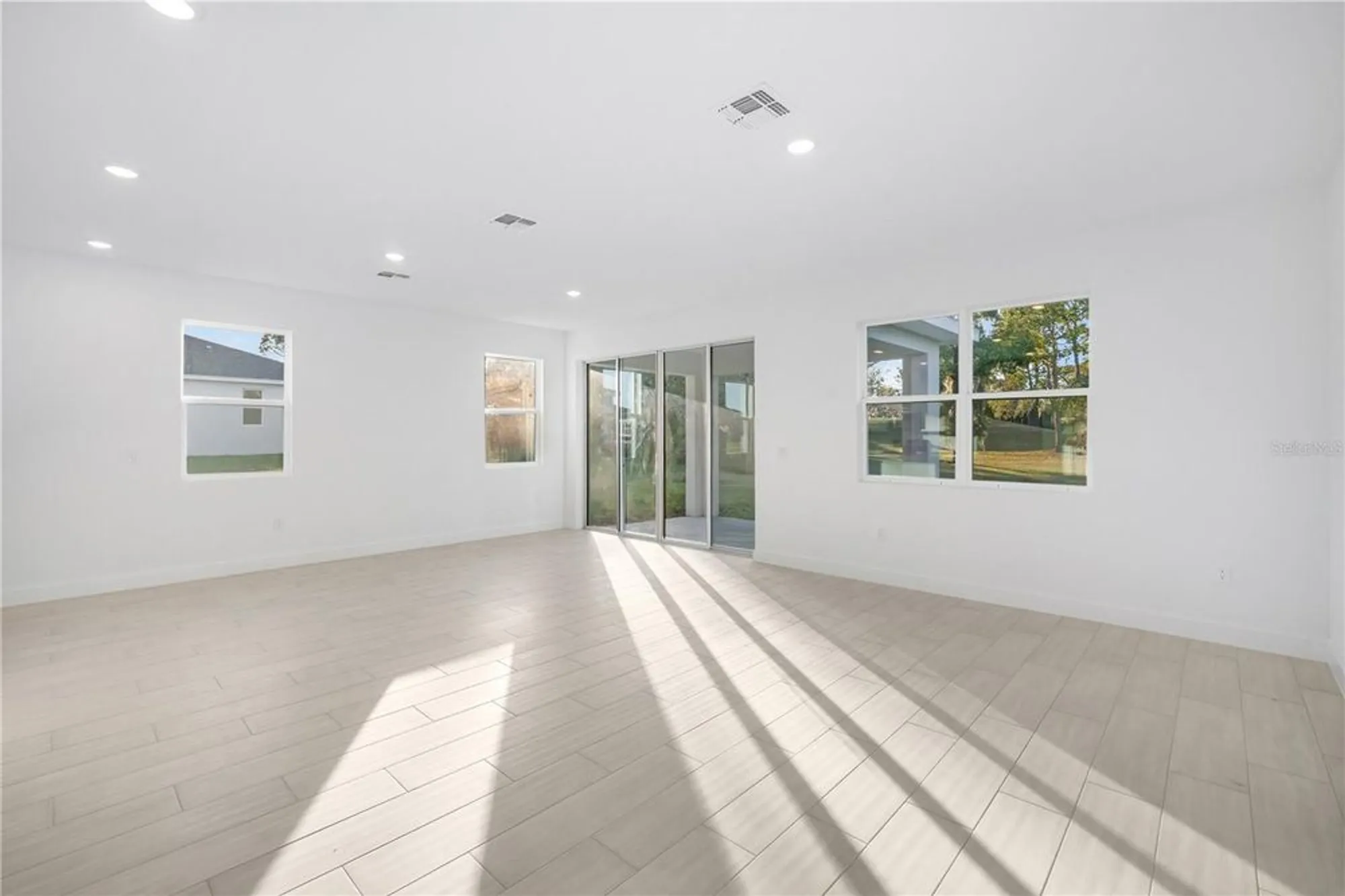 Property Slideshow image 21 of 32 | 9211 players dr, Weeki Wachee, FL, 34613