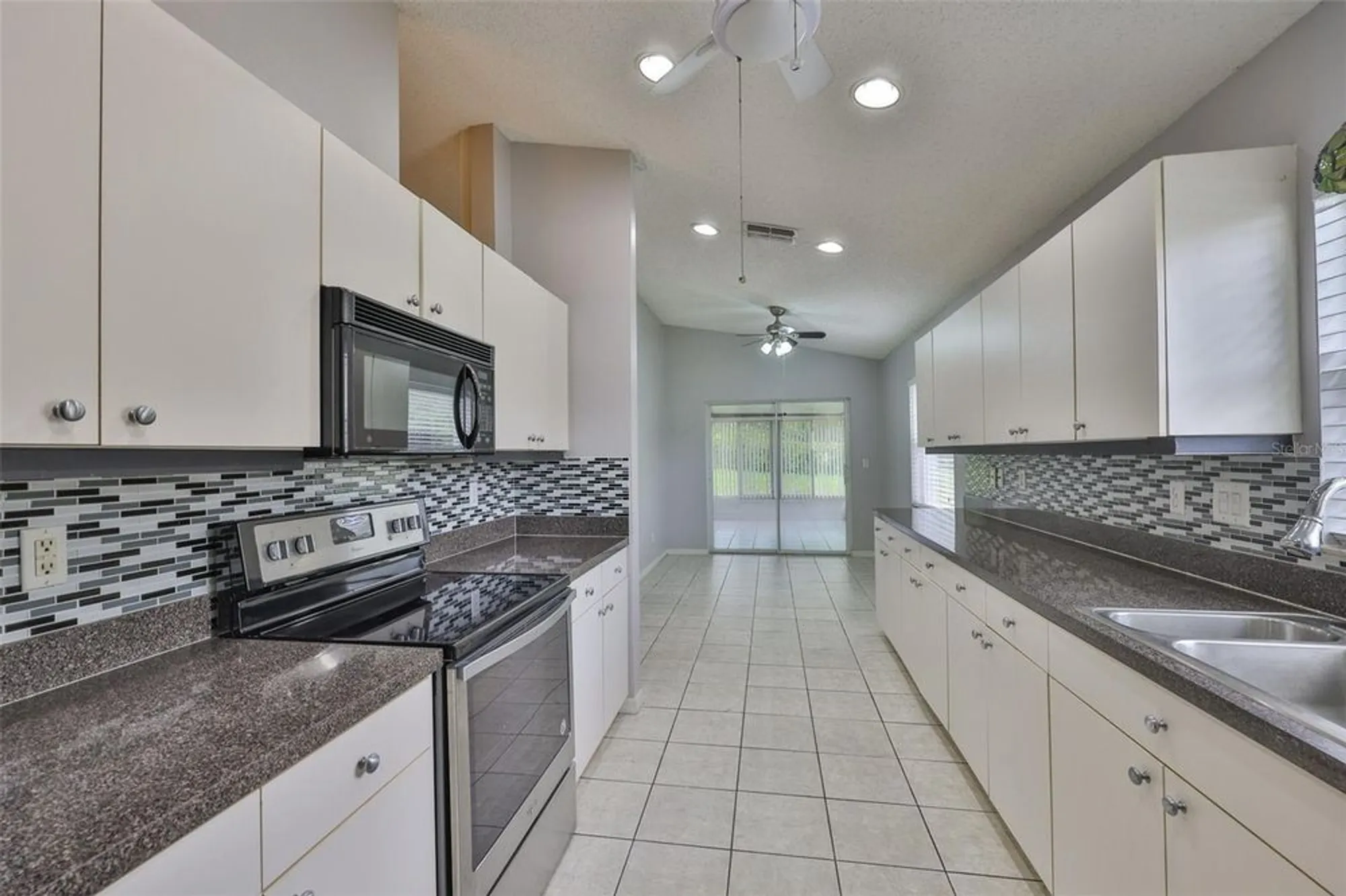 Property Slideshow image 17 of 59 | 920 villeroy greens dr, Sun City Center, FL, 33573