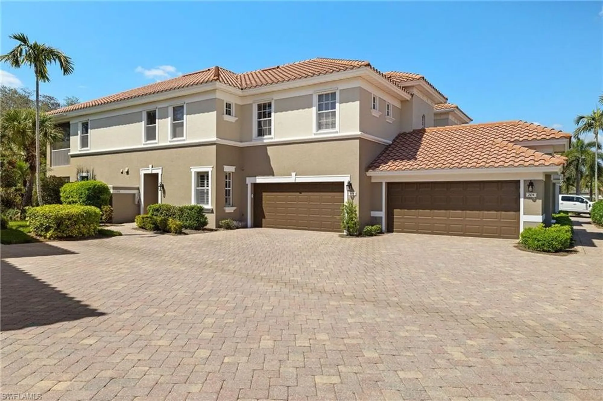 Property Slideshow image 4 of 39 | 13002 pennington pl 101, Fort Myers, FL, 33913