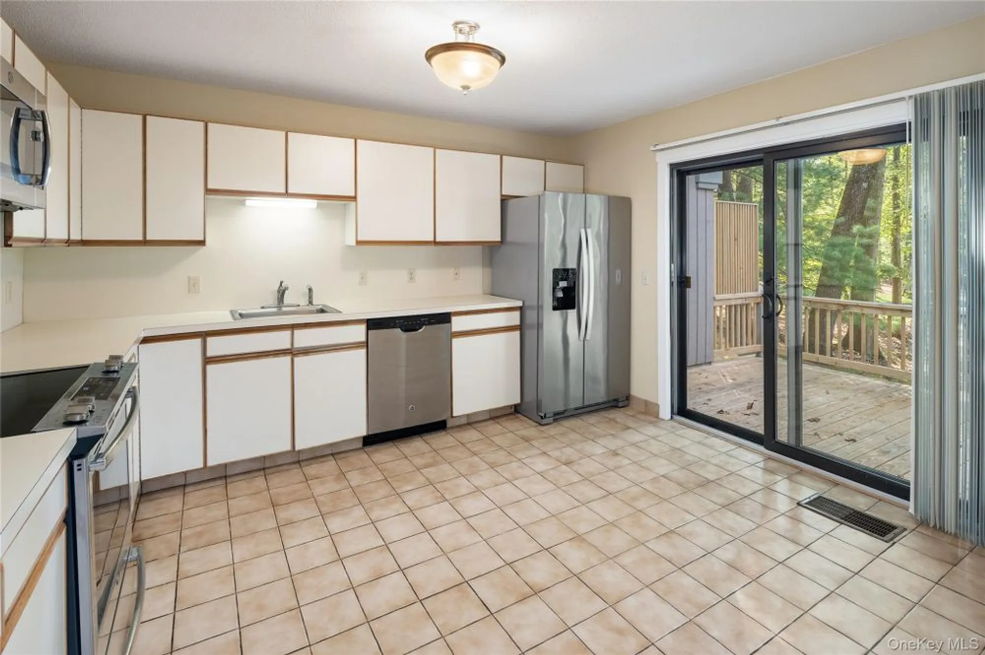 Property Slideshow image 8 of 28 | 438 heritage hls b, Somers, NY, 10589