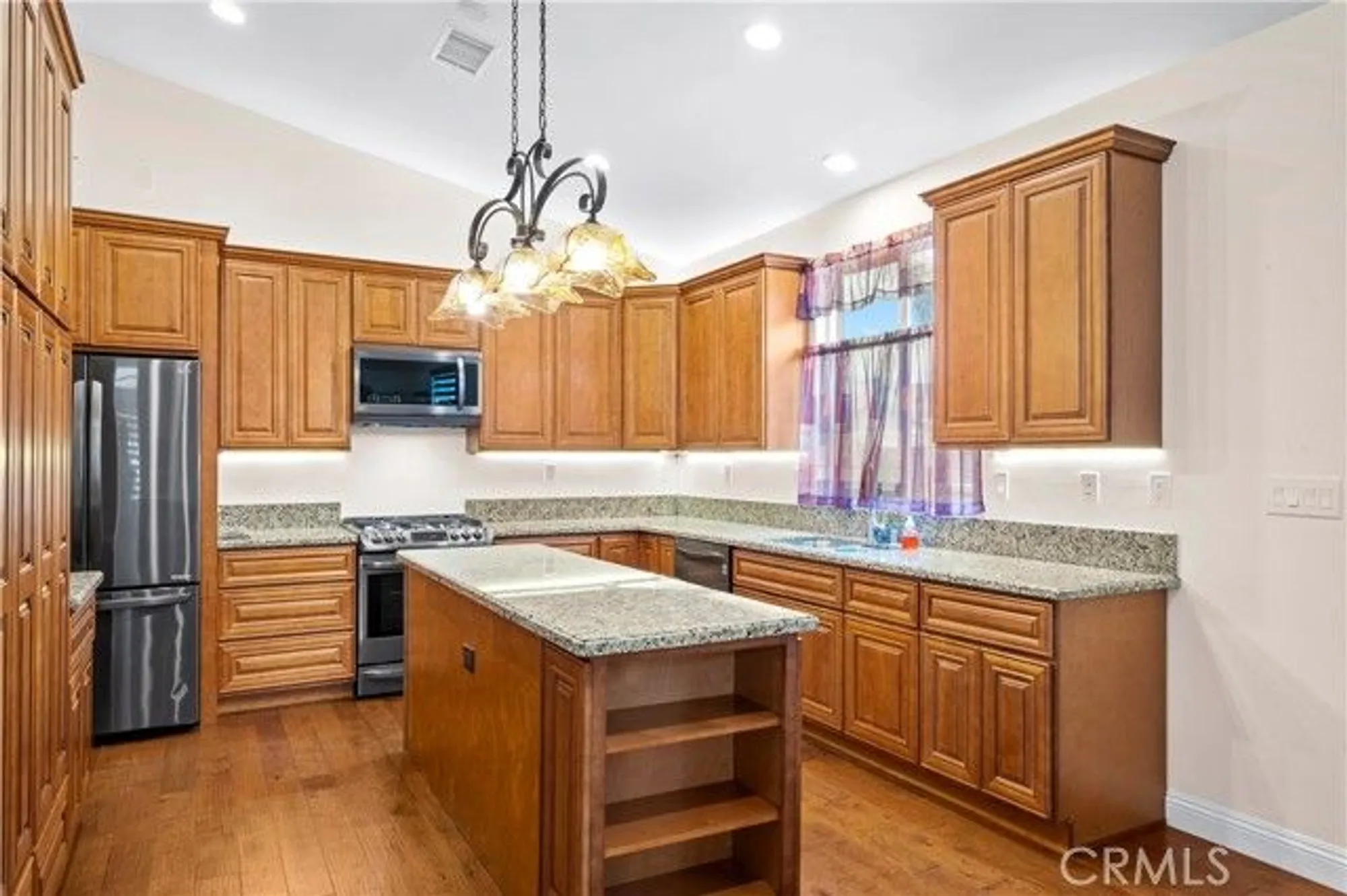 Property Slideshow image 18 of 44 | 584 tewell dr, Hemet, CA, 92545