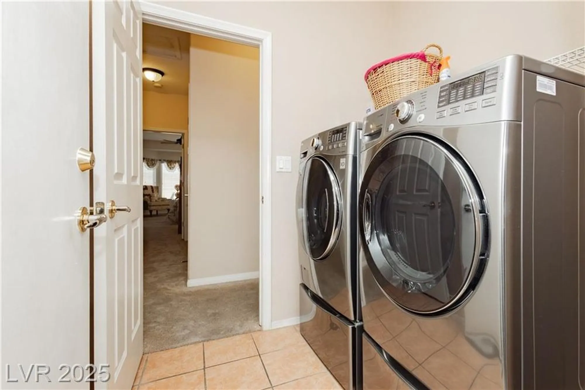 Property Slideshow image 14 of 26 | 1802 cypress bay ave, Henderson, NV, 89012
