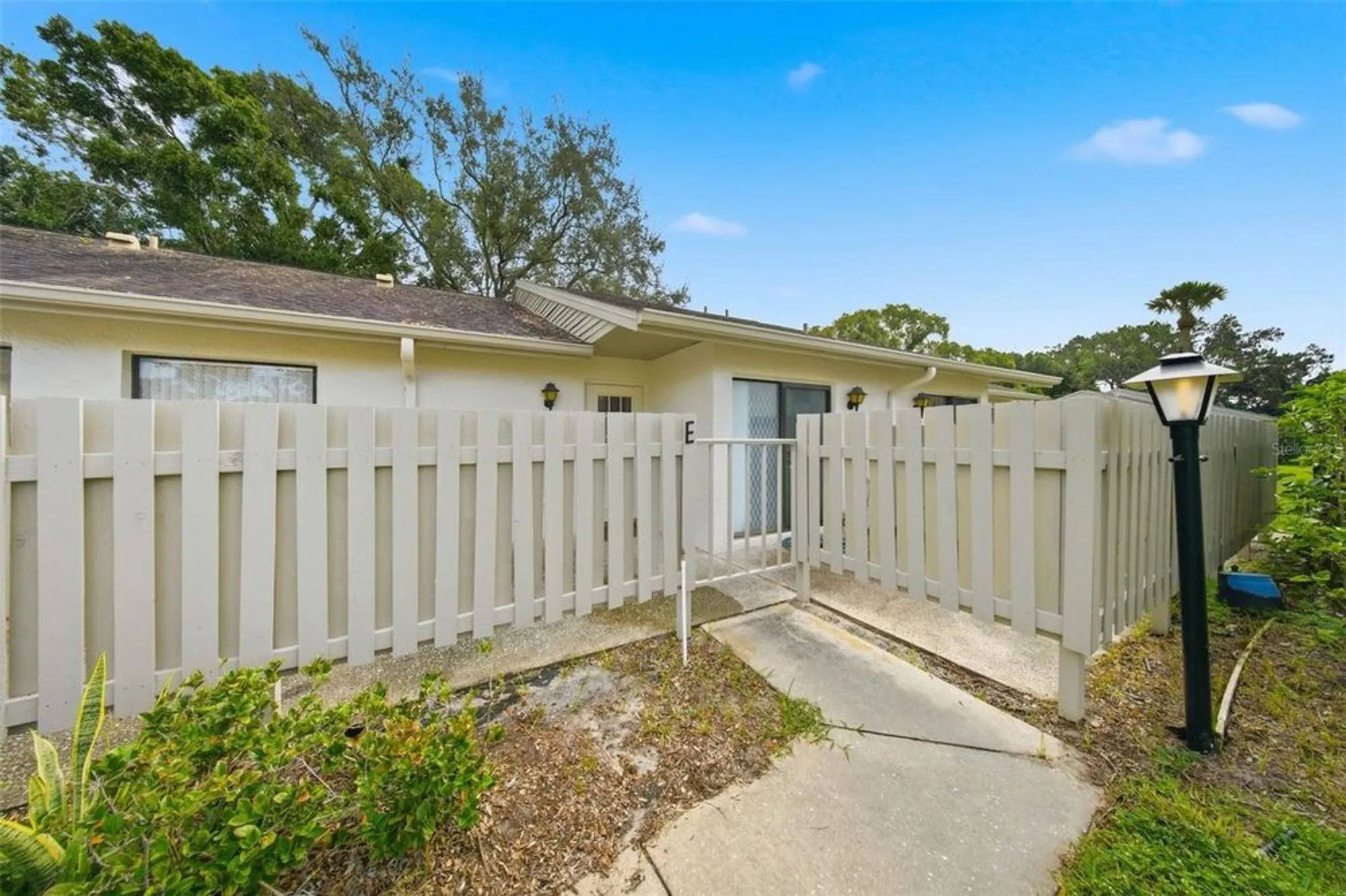 Property Slideshow image 4 of 44 | 1725 pine ridge way e, Palm Harbor, FL, 34684